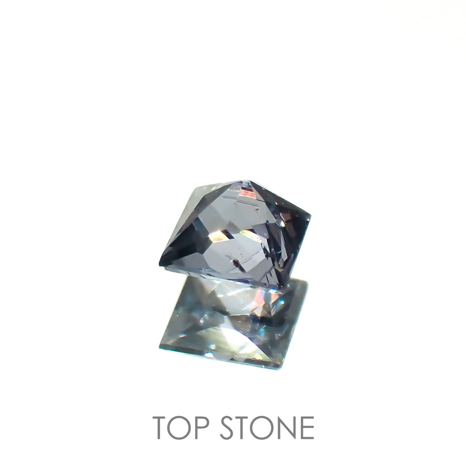 ◇プリンセスカット◇カラーチェンジガーネット アレキタイプ(宝石名ガーネット)マダガスカル・ベキリー産 0.10ct 識別済[221219412]2.4x2.4mm前後