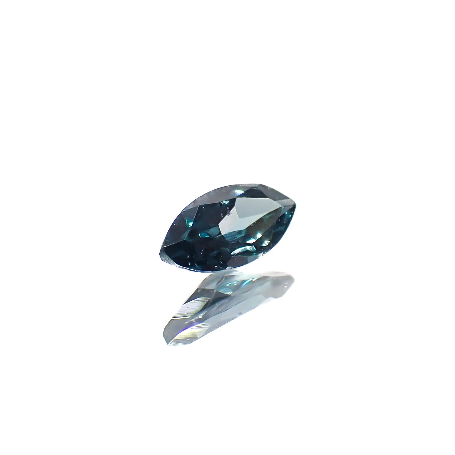 ベキリーブルーガーネット（カラーチェンジガーネット アレキタイプ） マダガスカル・ベキリー産 0.17ct[240628283]5.1x2.5mm前後