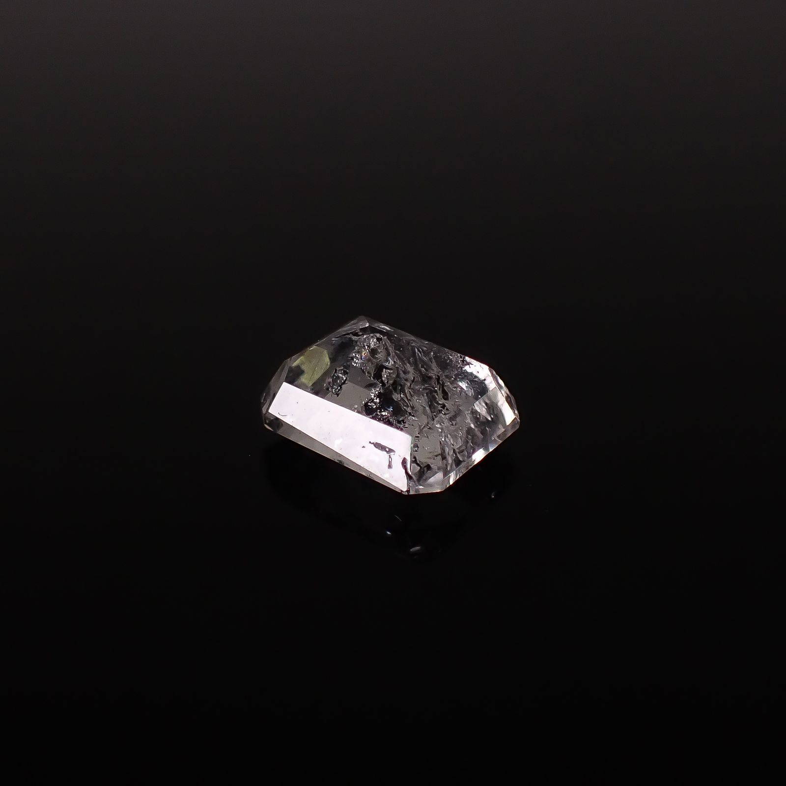 グラファイトインクォーツ ブラジル産 3.26ct / 9.8x7.8mm前後 [260331934]