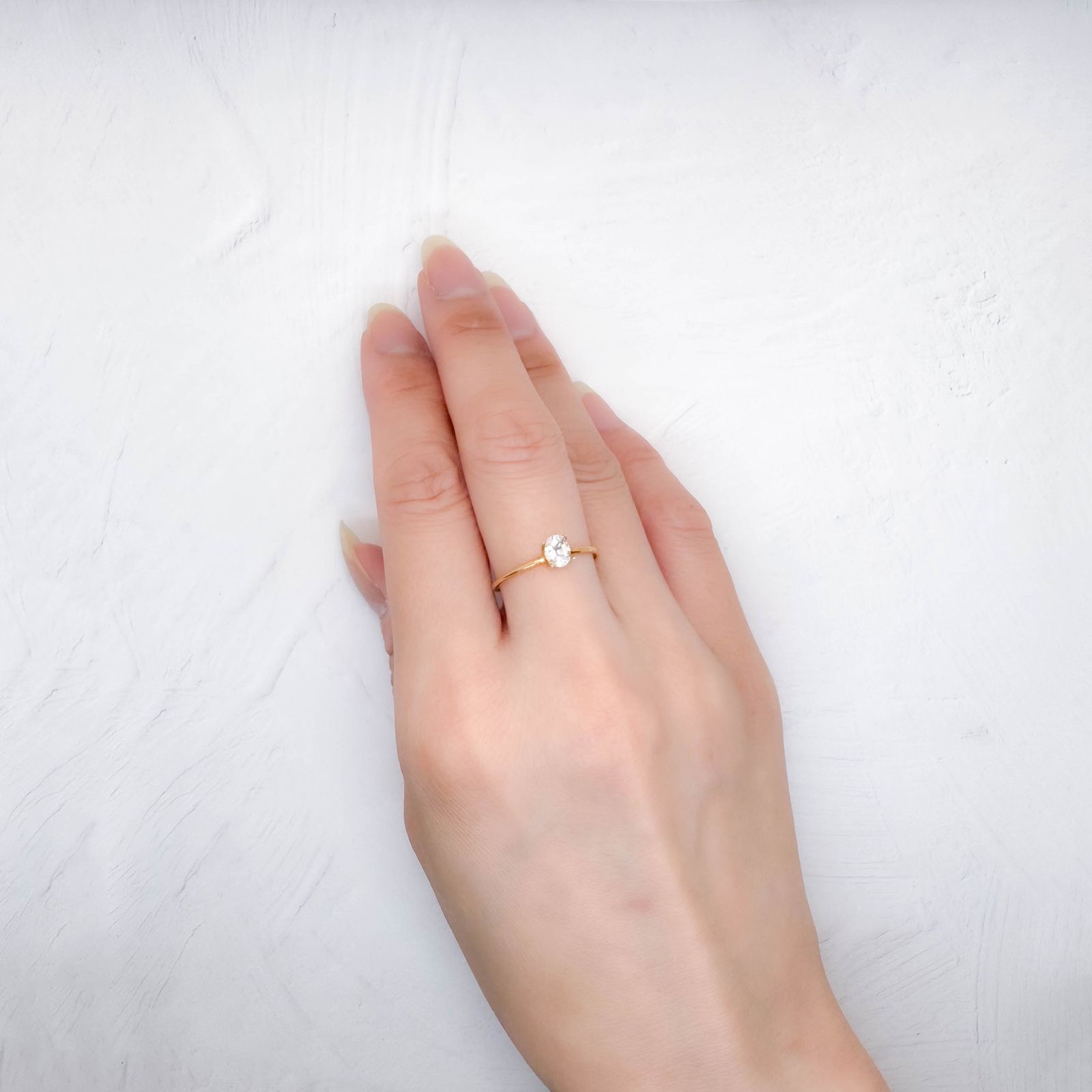 カラーレスサファイア スリランカ産 0.38ct [250830974]5x3.9mm前後
