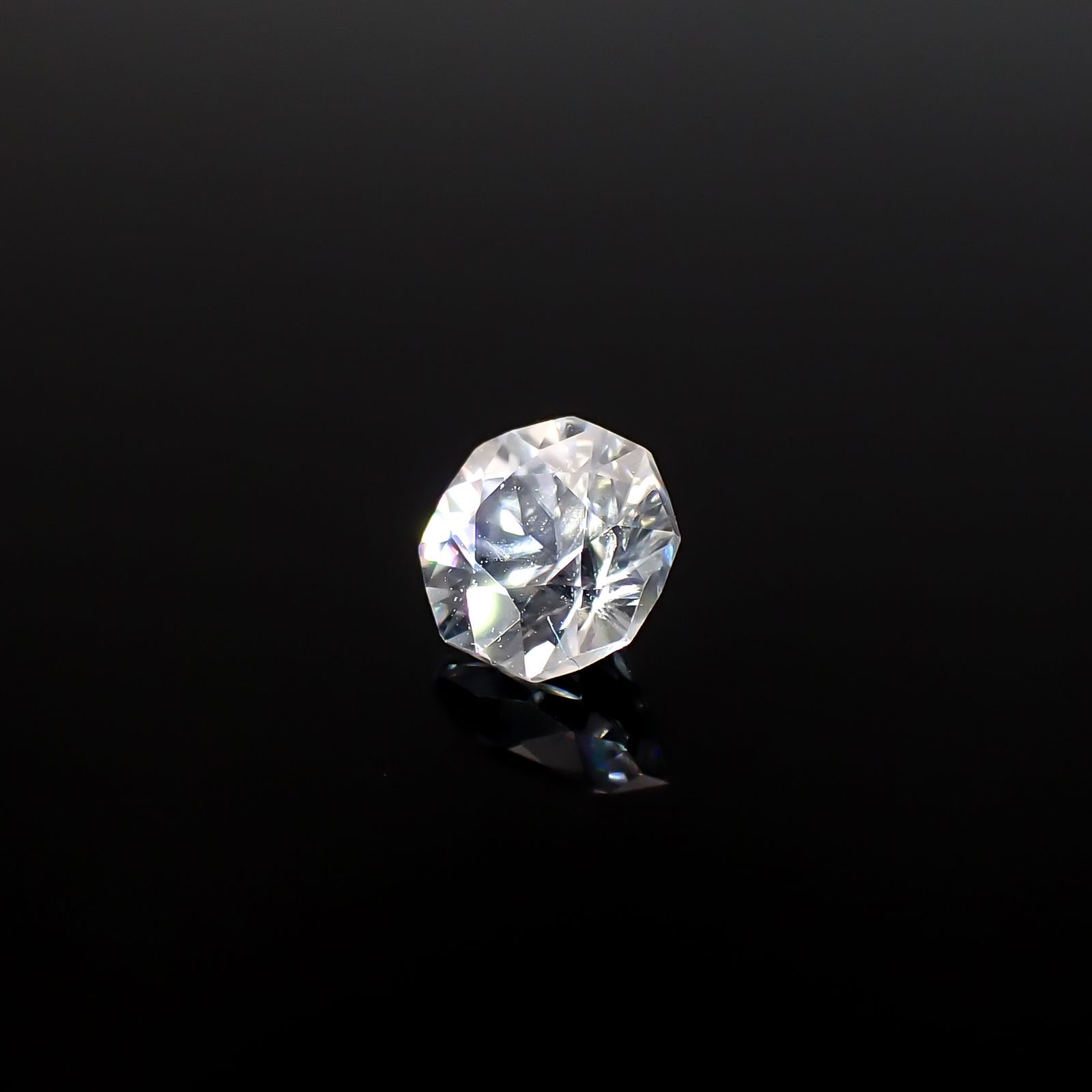 ◇オクタゴンカット◇カラーレスジルコン(宝石名ホワイト・ジルコン)スリランカ/カンボジア産 識別済 0.79ct / 4.9x4.8mm前後 [251231386]