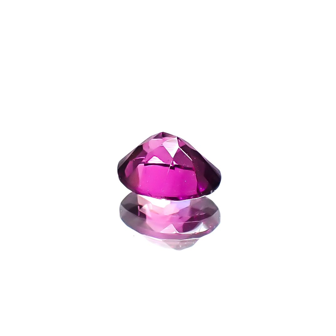グレープガーネット ブラジル産 0.48ct [241229637]5.2x4.1mm前後