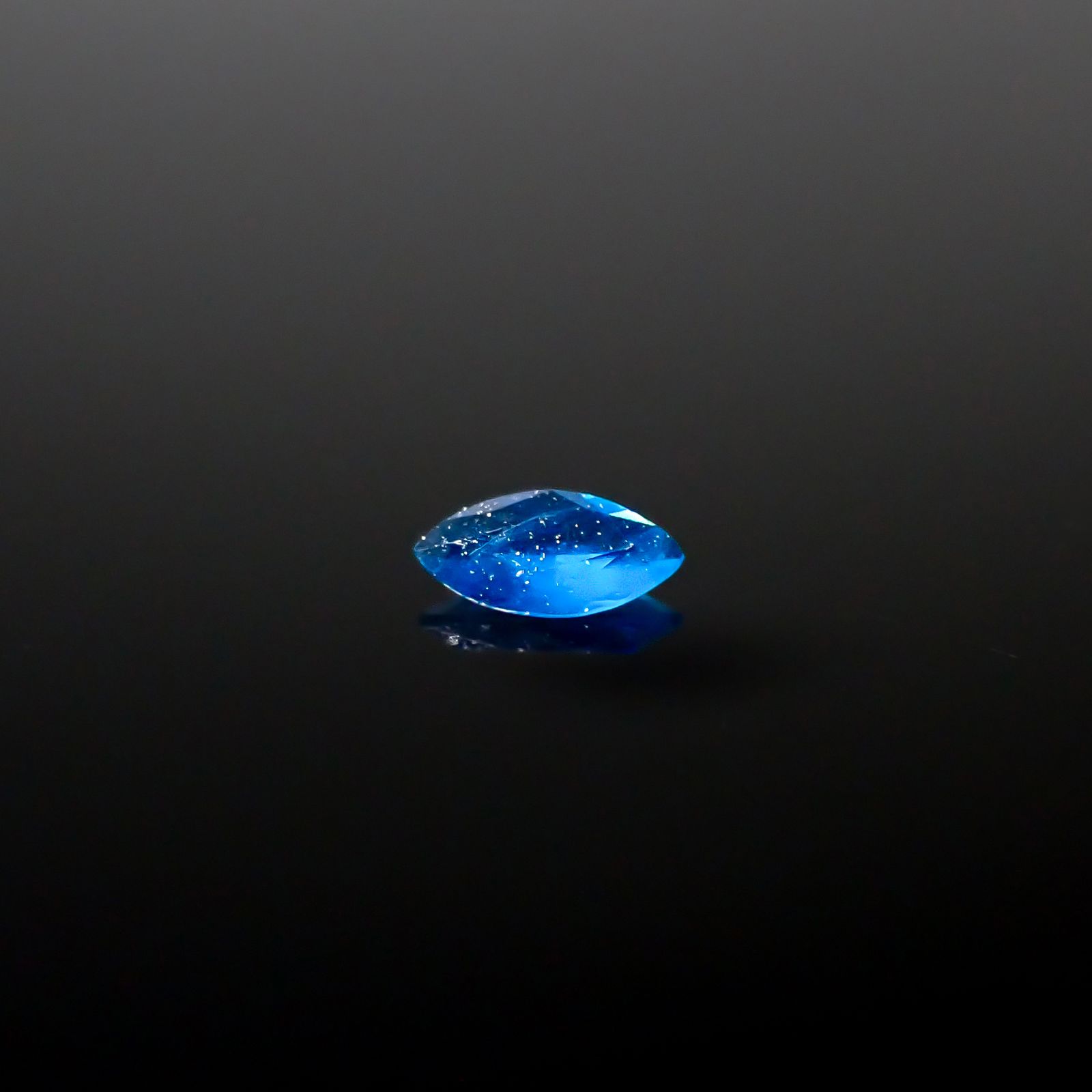 アウイナイト フルオレッセンス(宝石名アウイナイト)ドイツ産 0.052ct 識別済[240628310]4.3x2.1mm前後