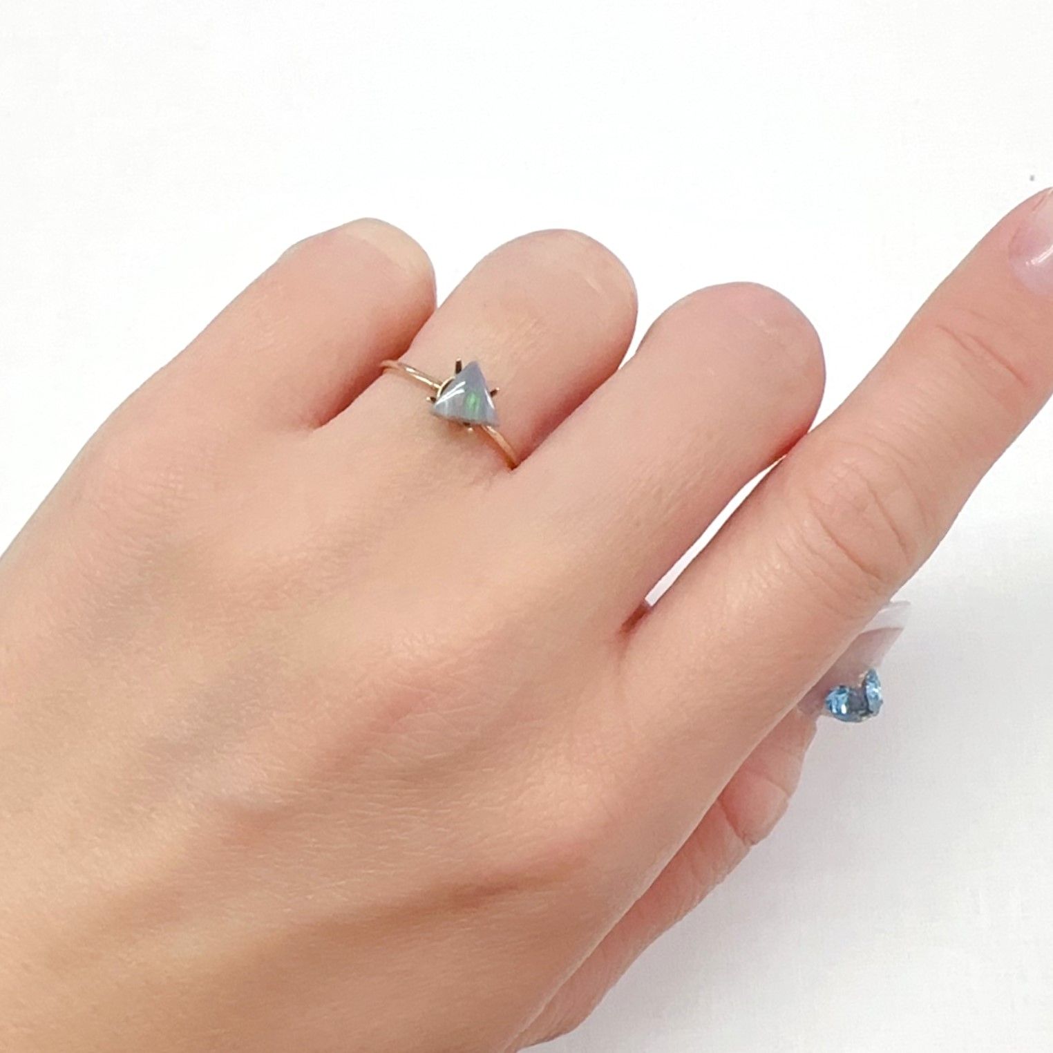 ブラックオパール オーストラリア産 0.45ct[240326647]6.9x6.1mm前後