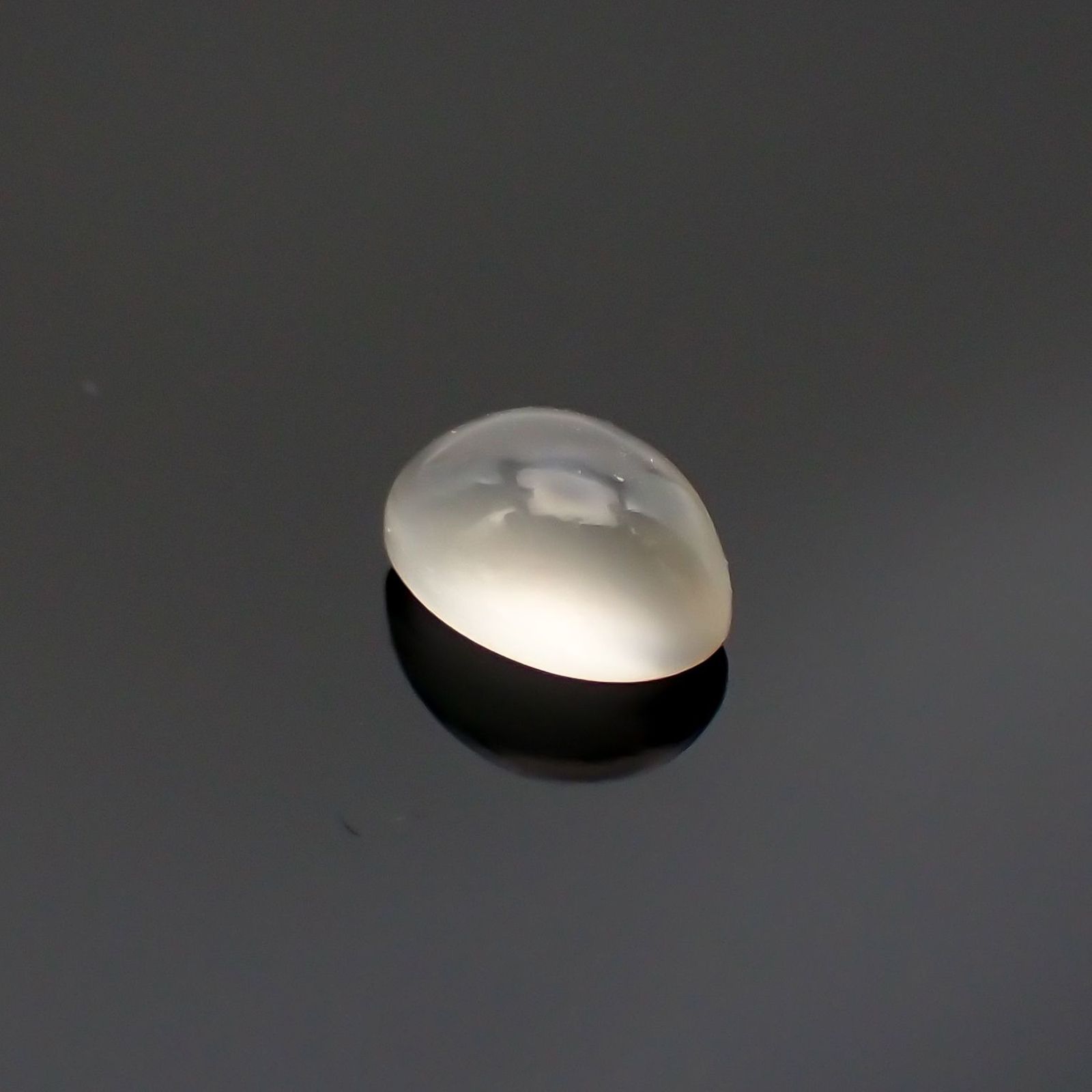 ムーンストーンキャッツアイ(宝石名ムーンストーン・キャッツアイ)インド産 識別済 0.58ct / 6x3.9mm前後 [220515789]