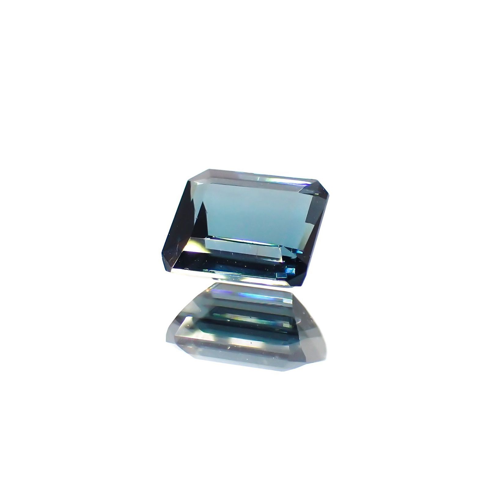 ブルートルマリン(宝石名ブルー・トルマリン) ナイジェリア/ブラジル産 ソ付(彩珠) 1.567ct / 7.2x6.3mm前後 [211013588]