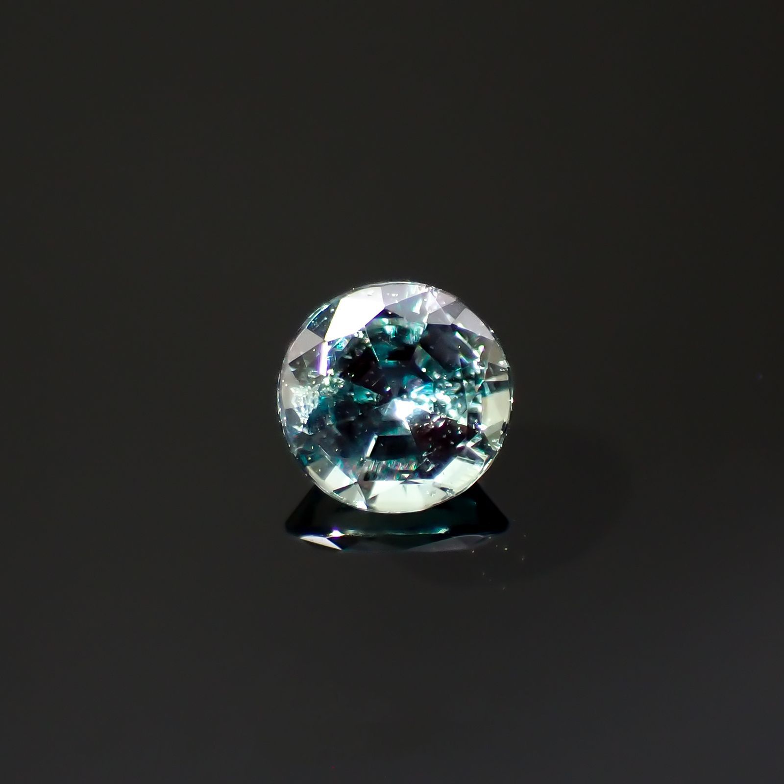 アレキサンドライト(宝石名アレキサンドライト)ブラジル産/EmeraldMains社製 0.158ct ソ付(彩珠)[220516026]3.4x3.3mm前後