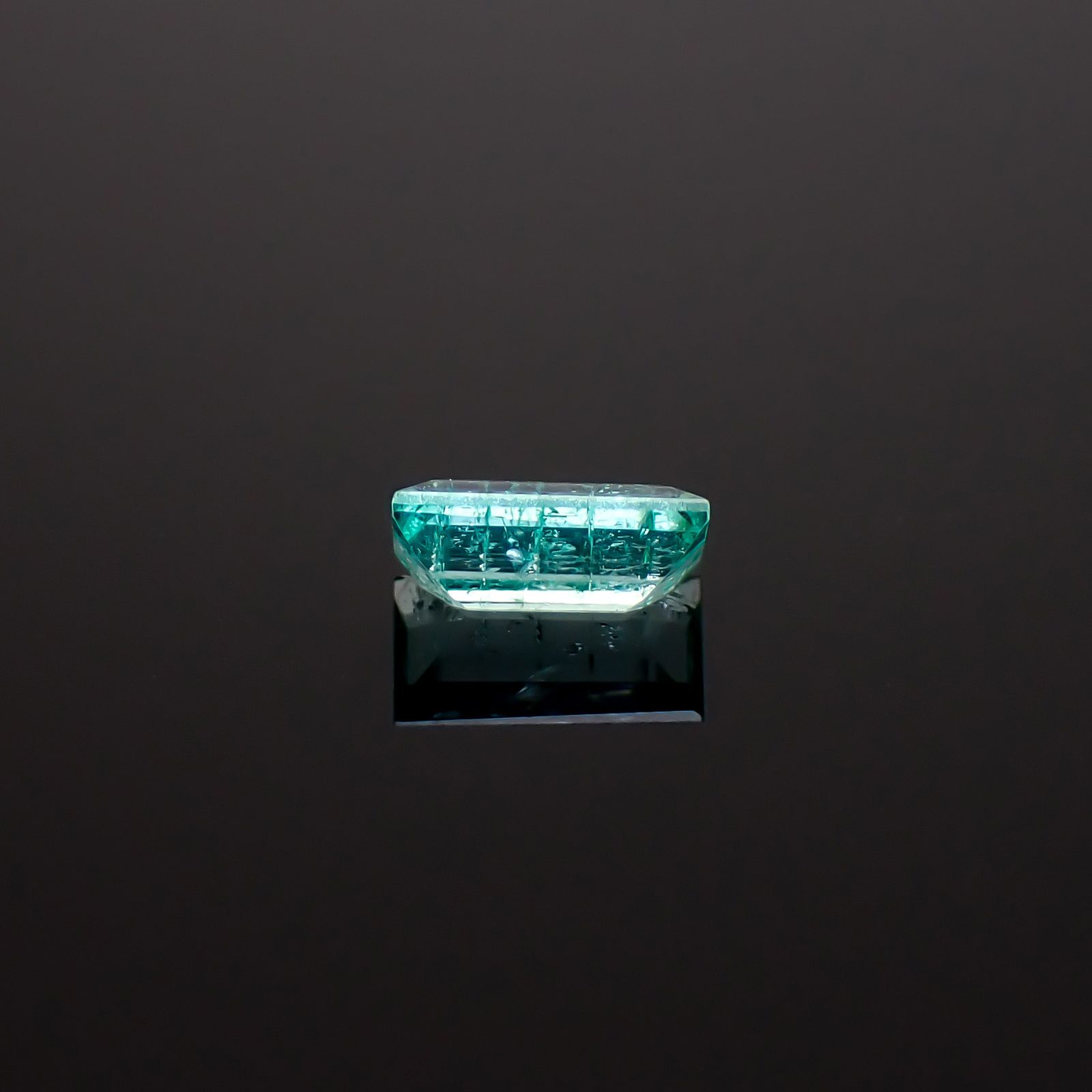 パライバトルマリン ブラジル産 0.21ct / 4.8x2.5mm前後 [260932812]