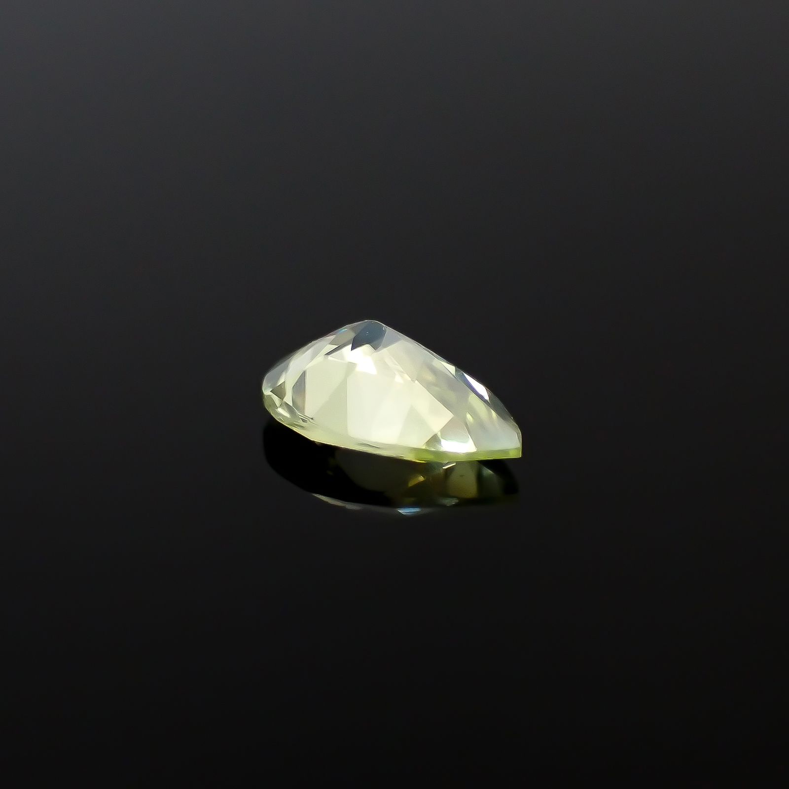 クリソベリルキャッツアイ(宝石名クリソベリル)マダガスカル産 0.40ct 識別済[250329930]6.1x4mm前後
