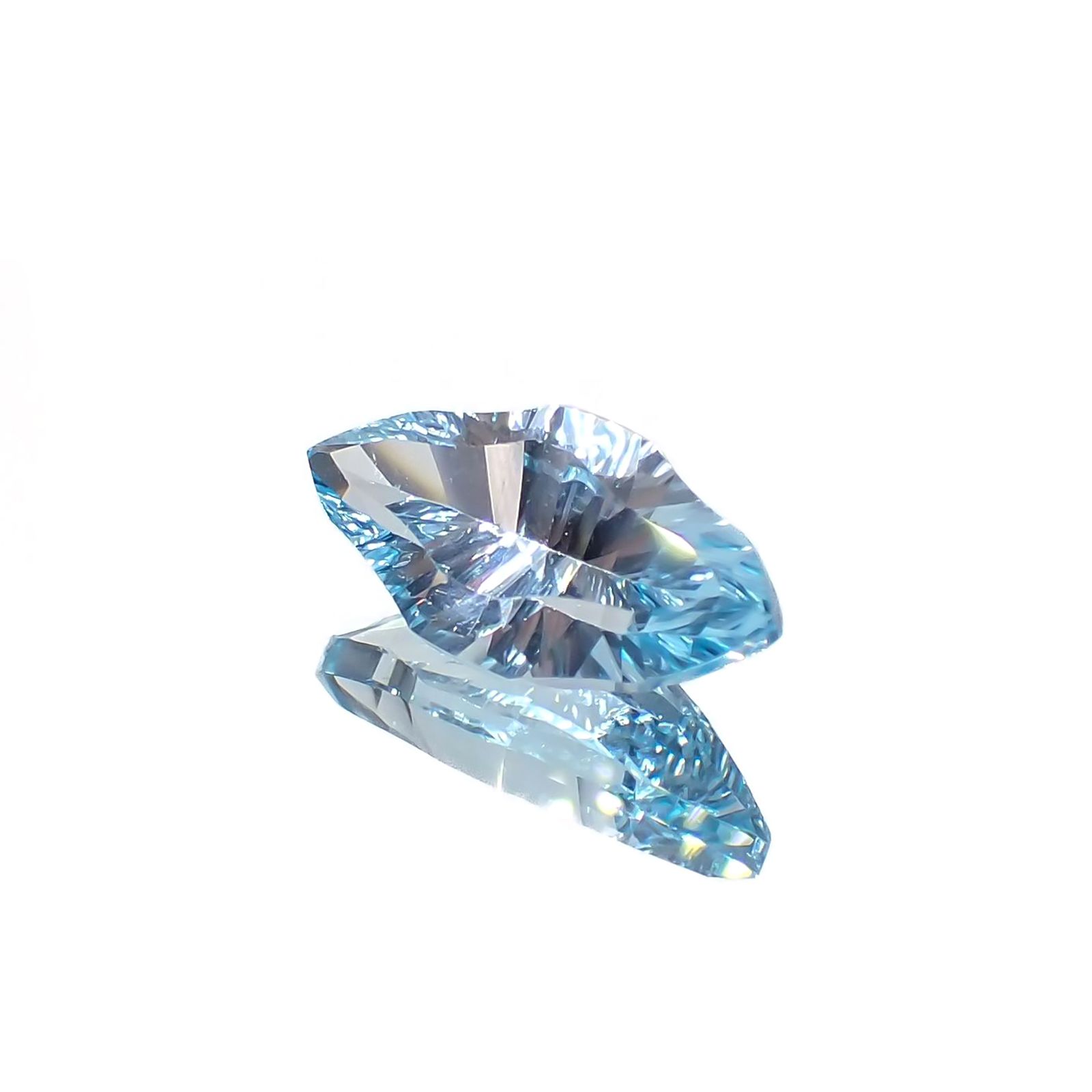 ◇カスタムカット◇ブルートパーズ ブラジル産 3.15ct [251219371]14x7mm前後