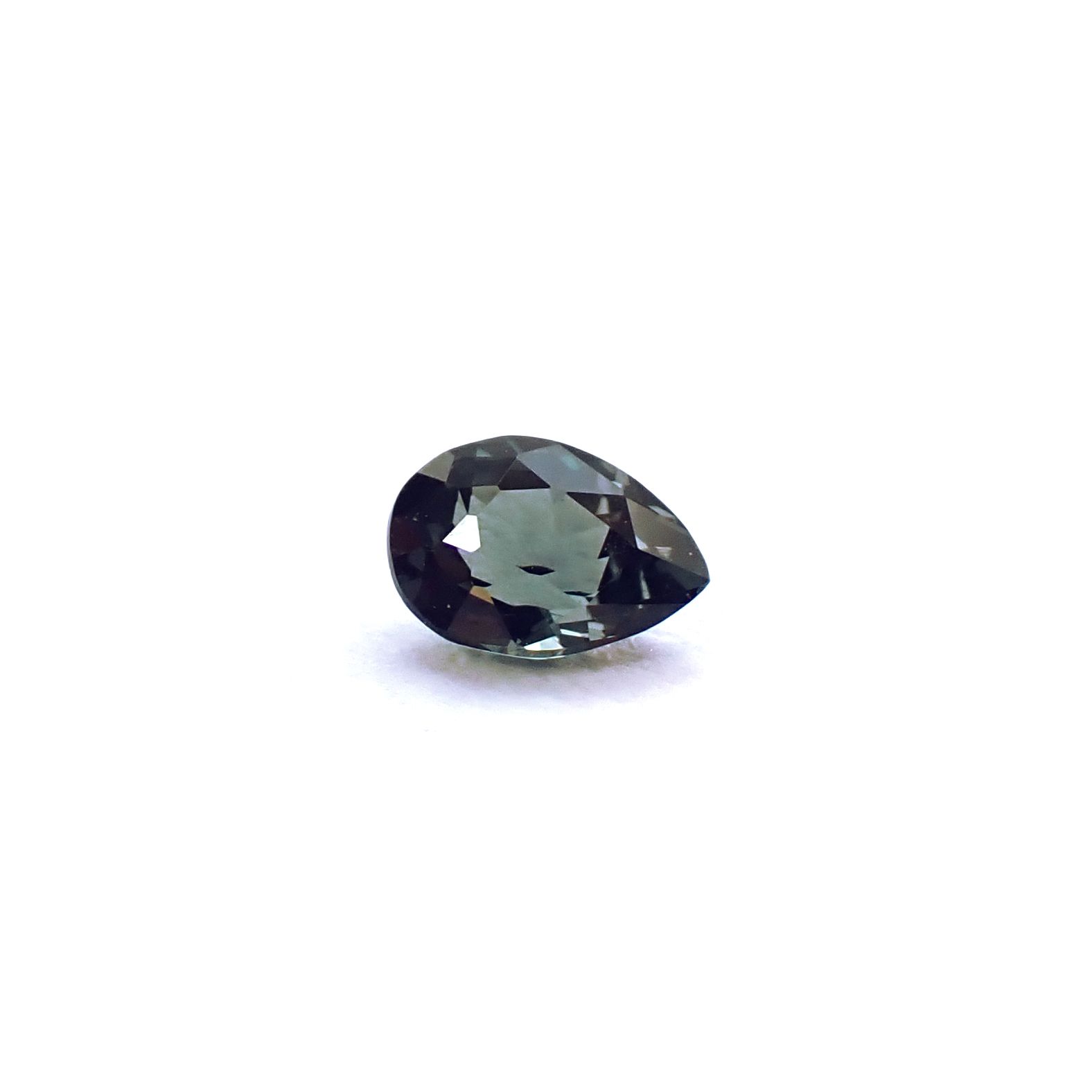 ベキリーブルーガーネット（カラーチェンジガーネット アレキタイプ） マダガスカル・ベキリー産 0.14ct / 3.8x2.7mm前後 [260732455]