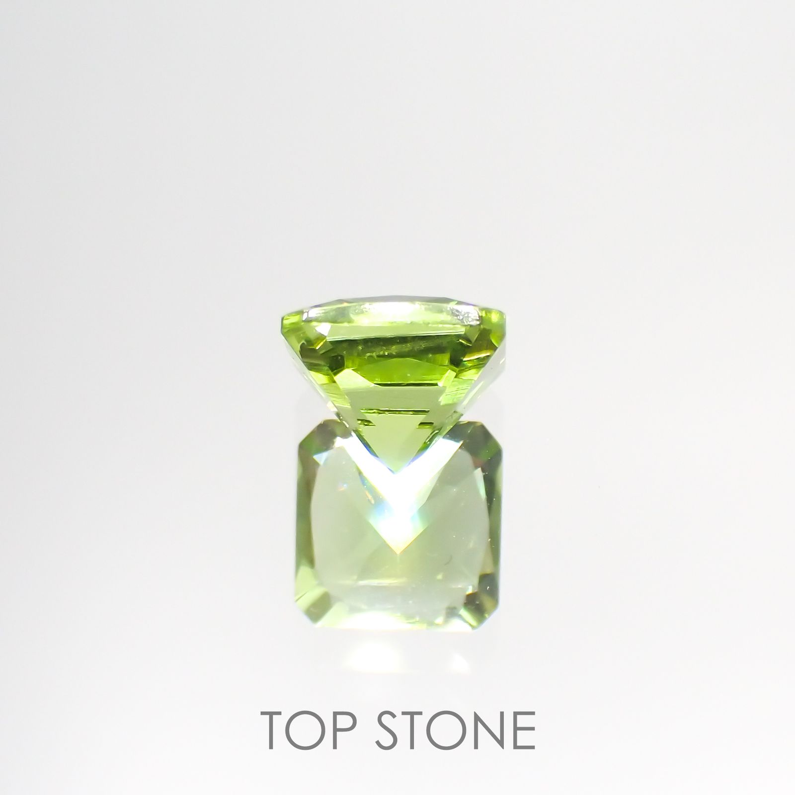 ◇アッシャーカット◇ペリドット(宝石名ペリドット) パキスタン産 1.36ct 識別済[210913484]6.2×6.2mm前後