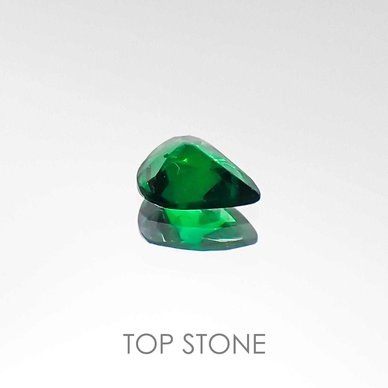ツァボライト タンザニア産 ルース 0.2ct[20095717]4.5×3.5mm前後