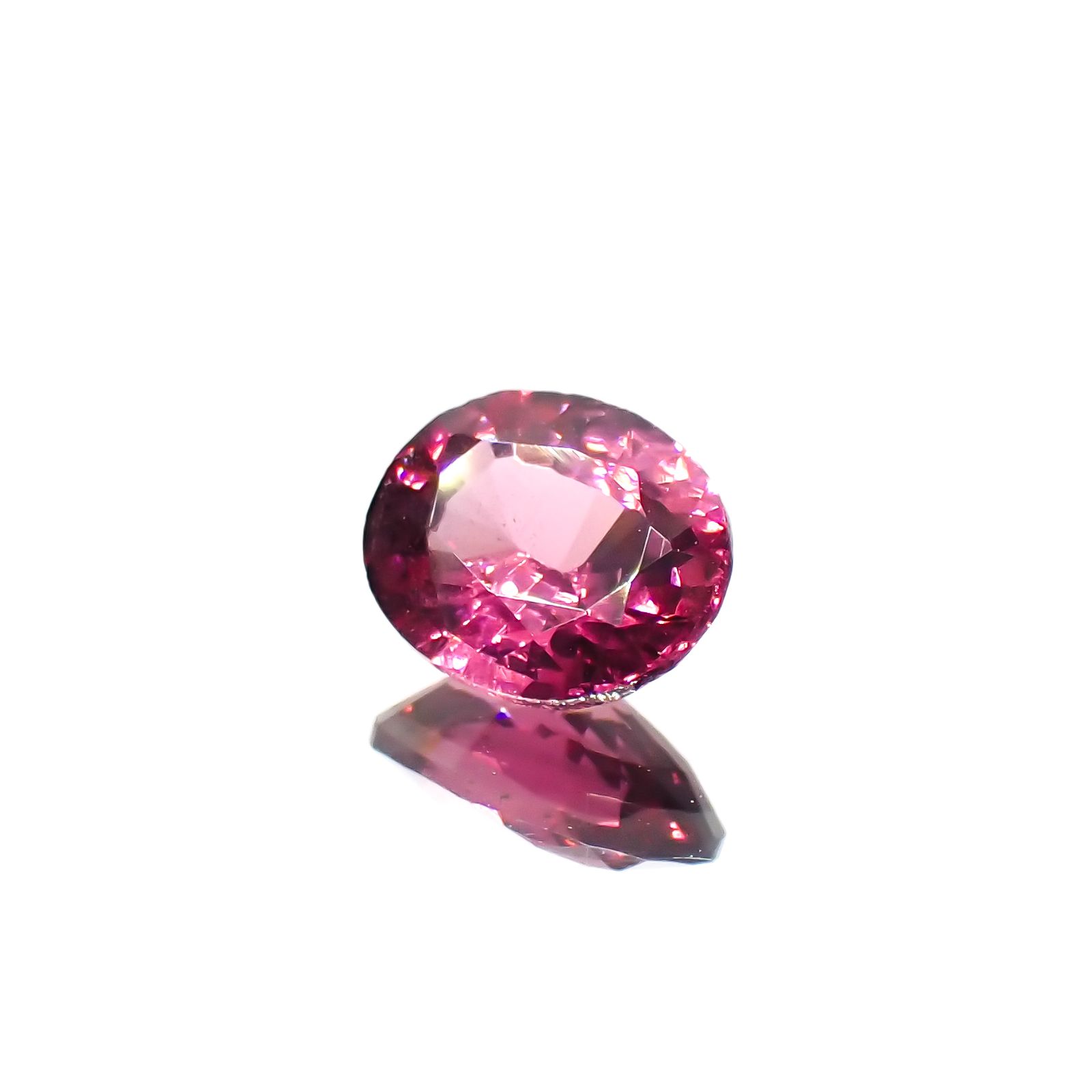ピンクスピネル(宝石名スピネル)ビルマ/マダガスカル産 0.77ct 識別済[230421743]6.3x5.1mm前後