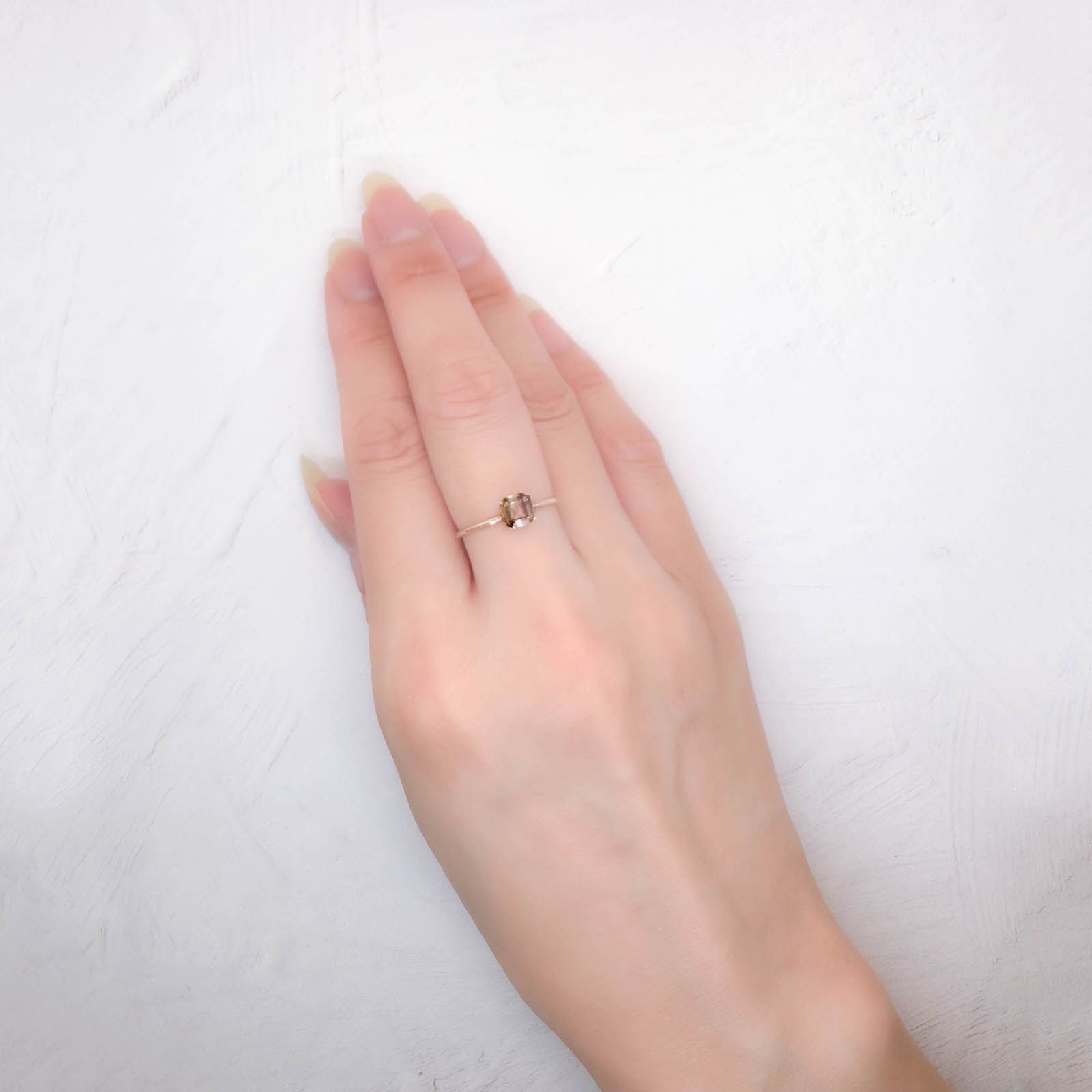 レインボースキャポライト ブラジル産 0.55ct / 5x5mm前後 [250931054]