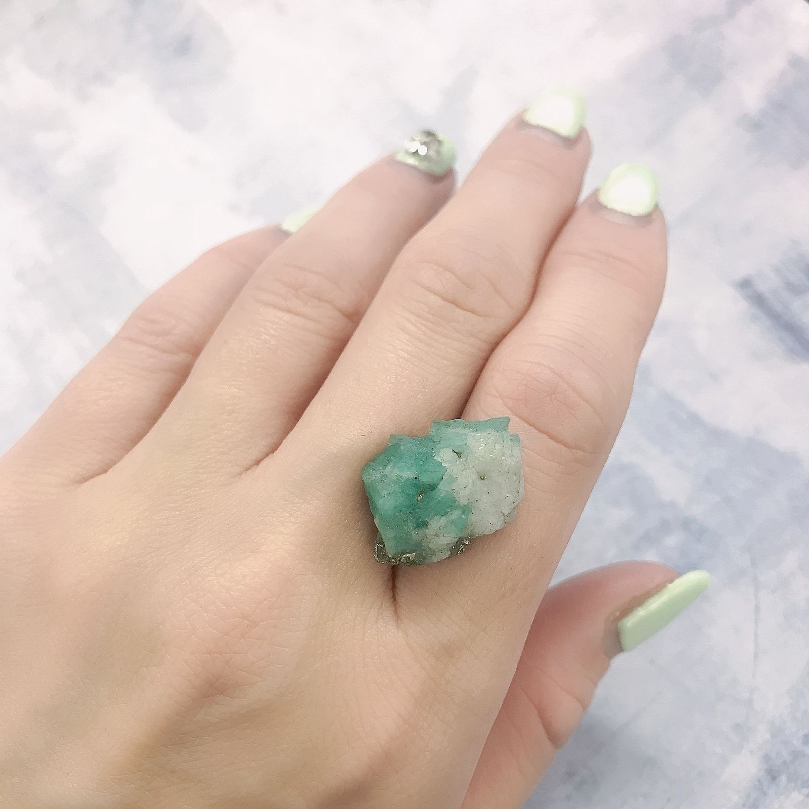 エメラルド原石 コロンビア産 17.30ct[220115499]20.5x13.9mm前後