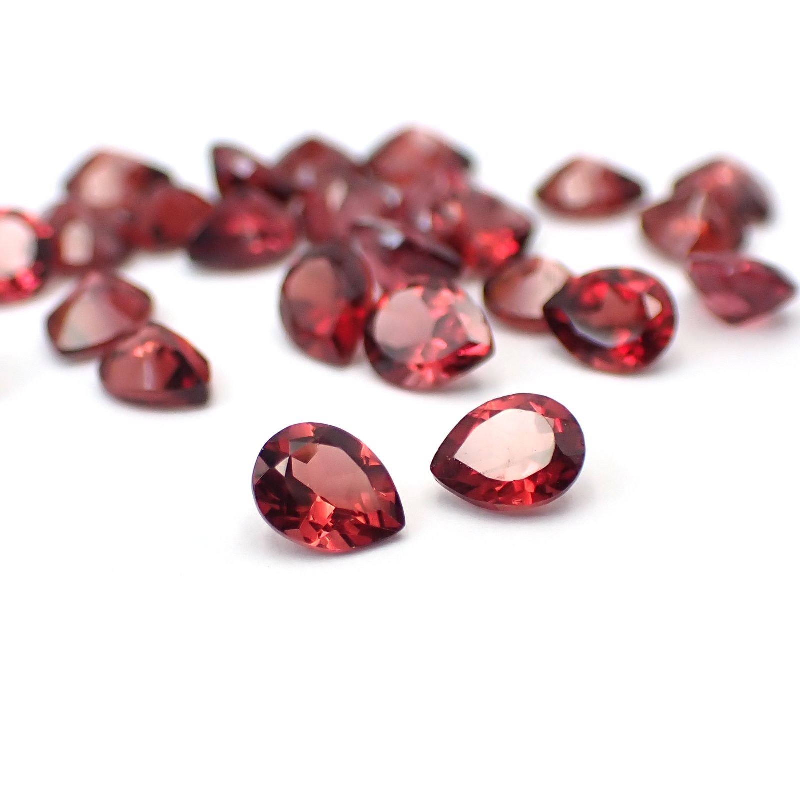 ◇ランダムセレクト◇パイロープアルマンディンガーネット モザンビーク産 約0.35ct / 5x4mm前後 [260532210-PAC]