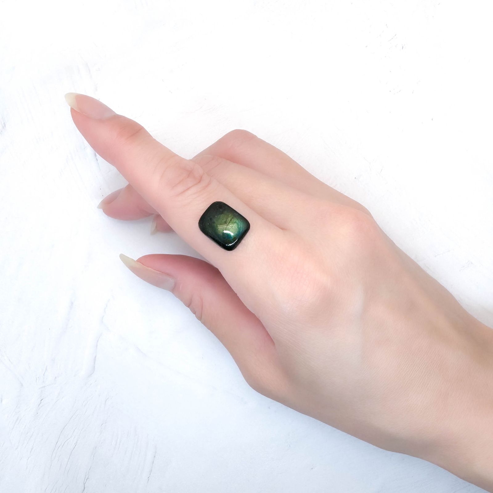 スペクトロライト フィンランド・ユレマ産 4.37ct / 13x10.4mm前後 [251031263]