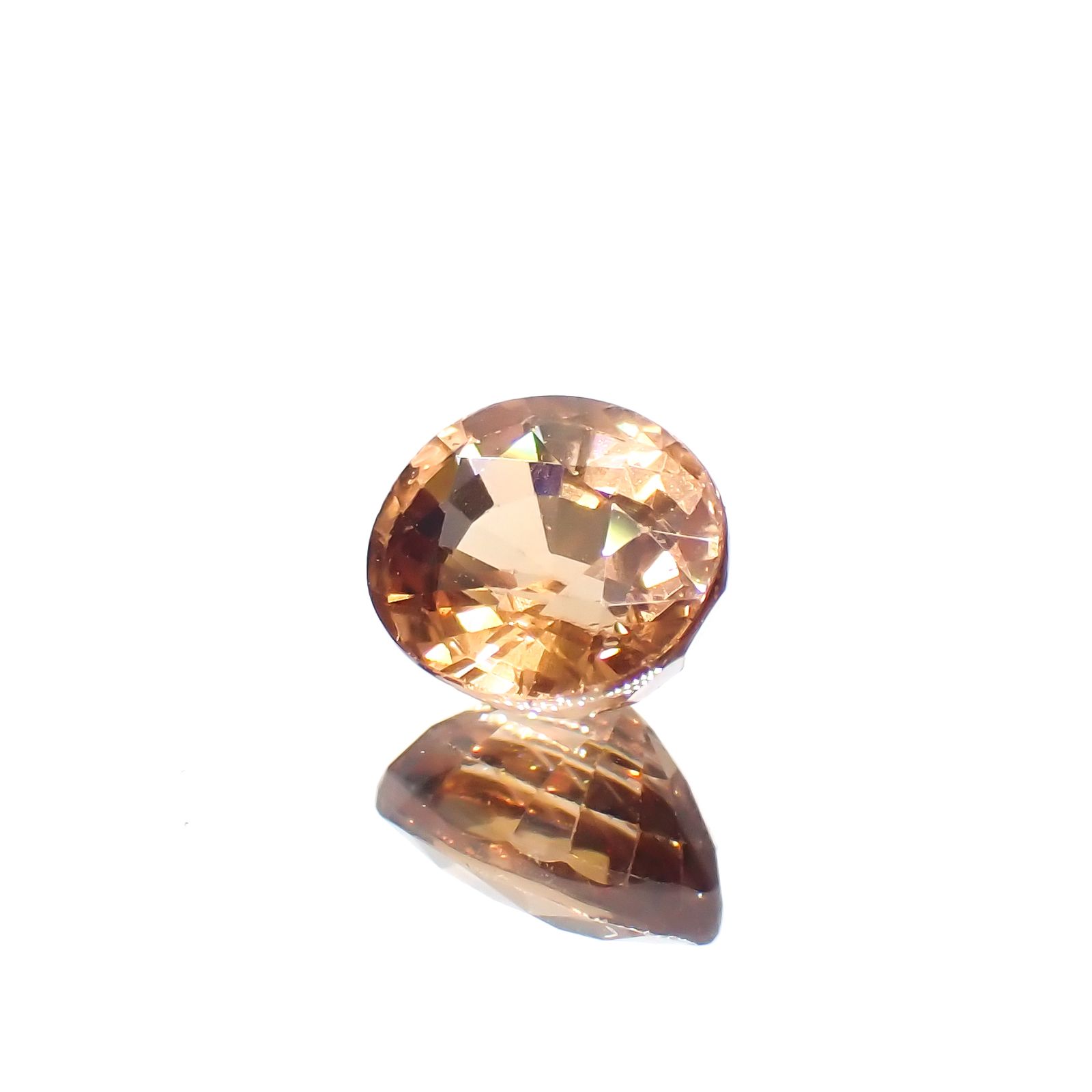 カラーチェンジマラヤガーネット(宝石名ガーネット)タンザニア産 1.00ct 識別済[230421639]6x5.1mm前後