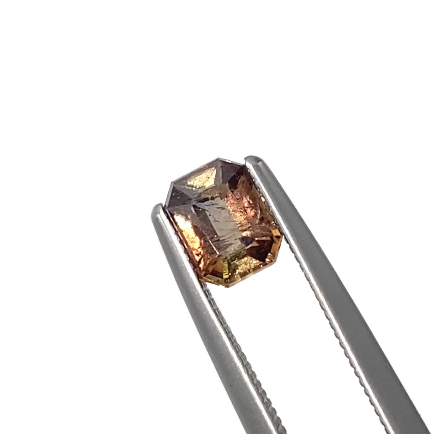ブルーティントアキシナイト パキスタン産 0.74ct / 5.8x4.4mm前後
