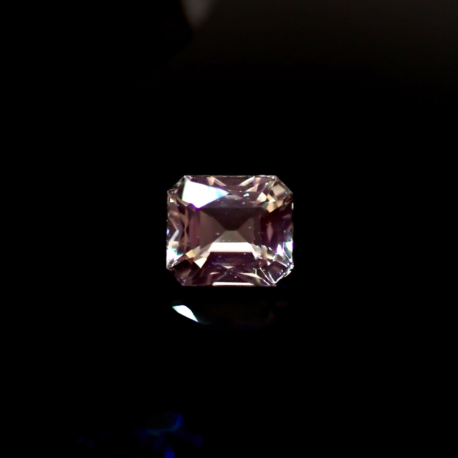リリーパッドアパタイト フルオレッセンス アフリカ産 1.80ct [241129419]7x6.1mm前後