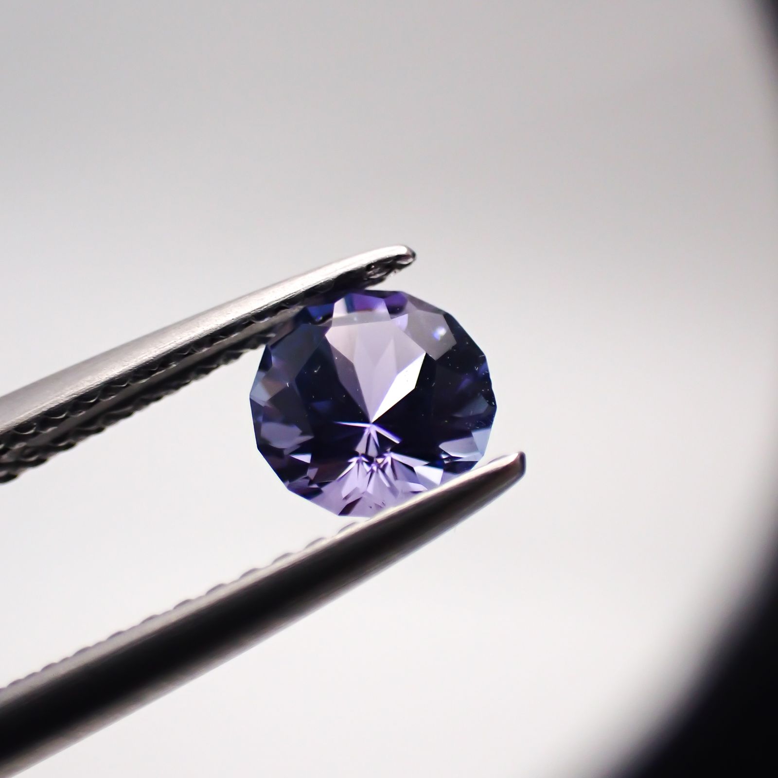 ◇カスタムカット◇バイカラータンザナイト 非加熱 タンザニア産 0.85ct [241029373]6x6mm前後