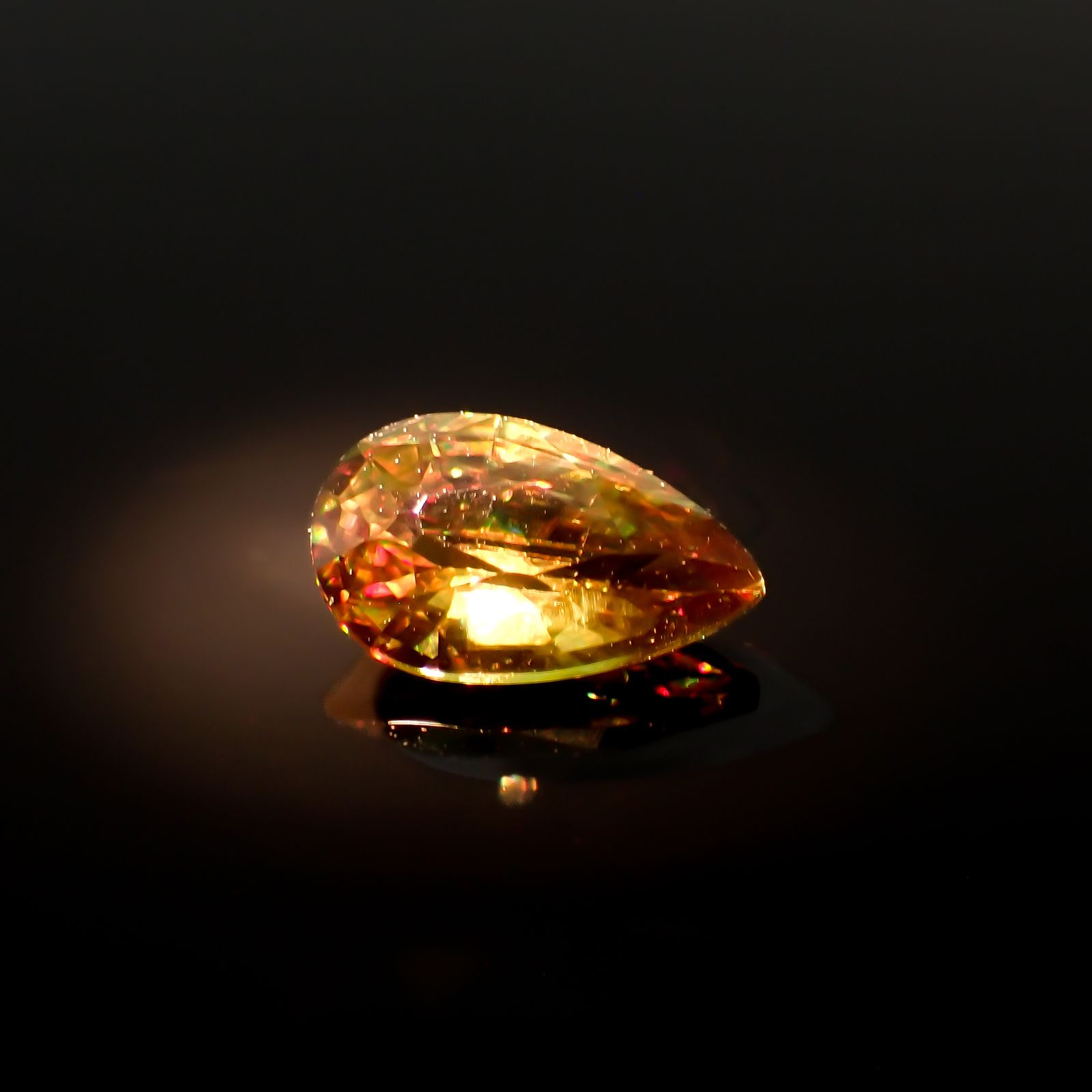 カラーチェンジスフェーン(宝石名スフェーン)パキスタン産 0.65ct 識別済[230722827]7.5x4.5mm前後