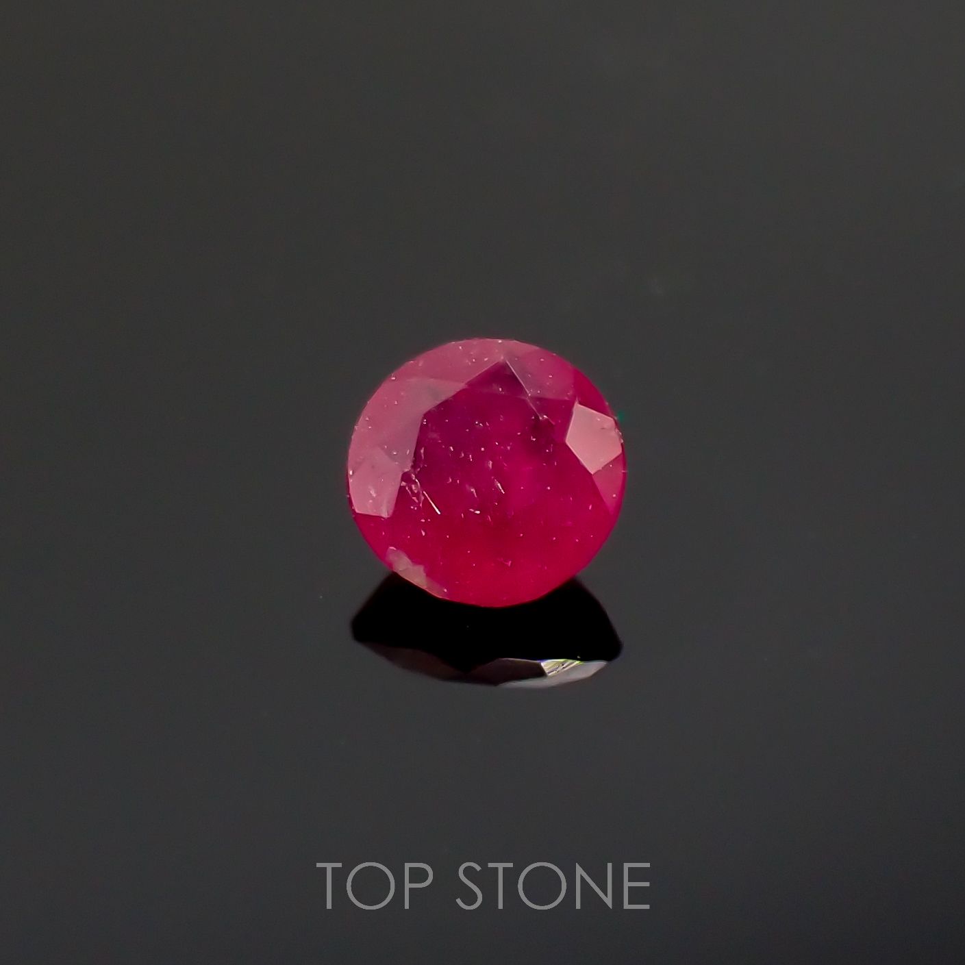 レッドベリル(宝石名レッド・ベリル)アメリカ・ユタ州産 0.15ct 識別済[220716749]3.6x3.6mm前後