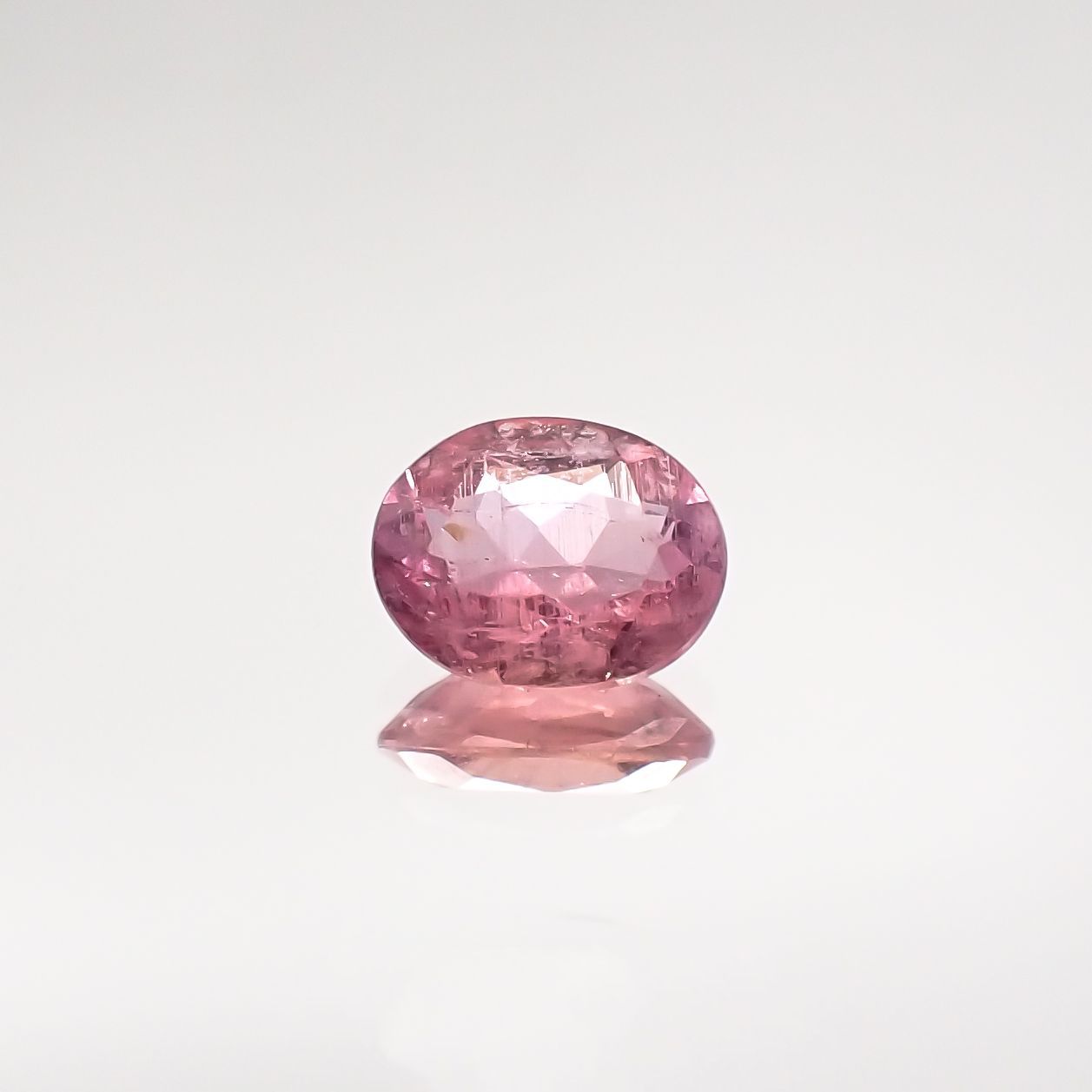ペツォッタイト(ラズベリル)(宝石名ペツォッタイト) マダガスカル産 0.303ct ソ付(彩珠)[210711799]5.1×3.9mm前後