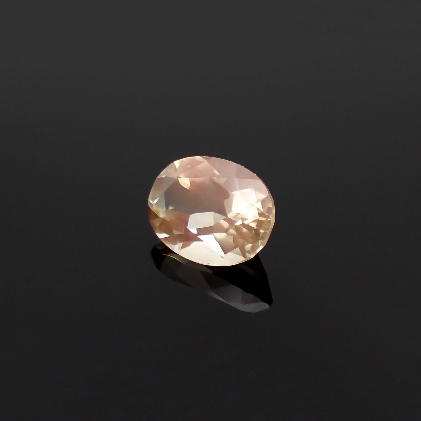 オレゴンサンストーン(宝石名ラブラドライト)アメリカ・オレゴン州産 識別済 1.21ct / 8x6.1mm前後 [230120121]