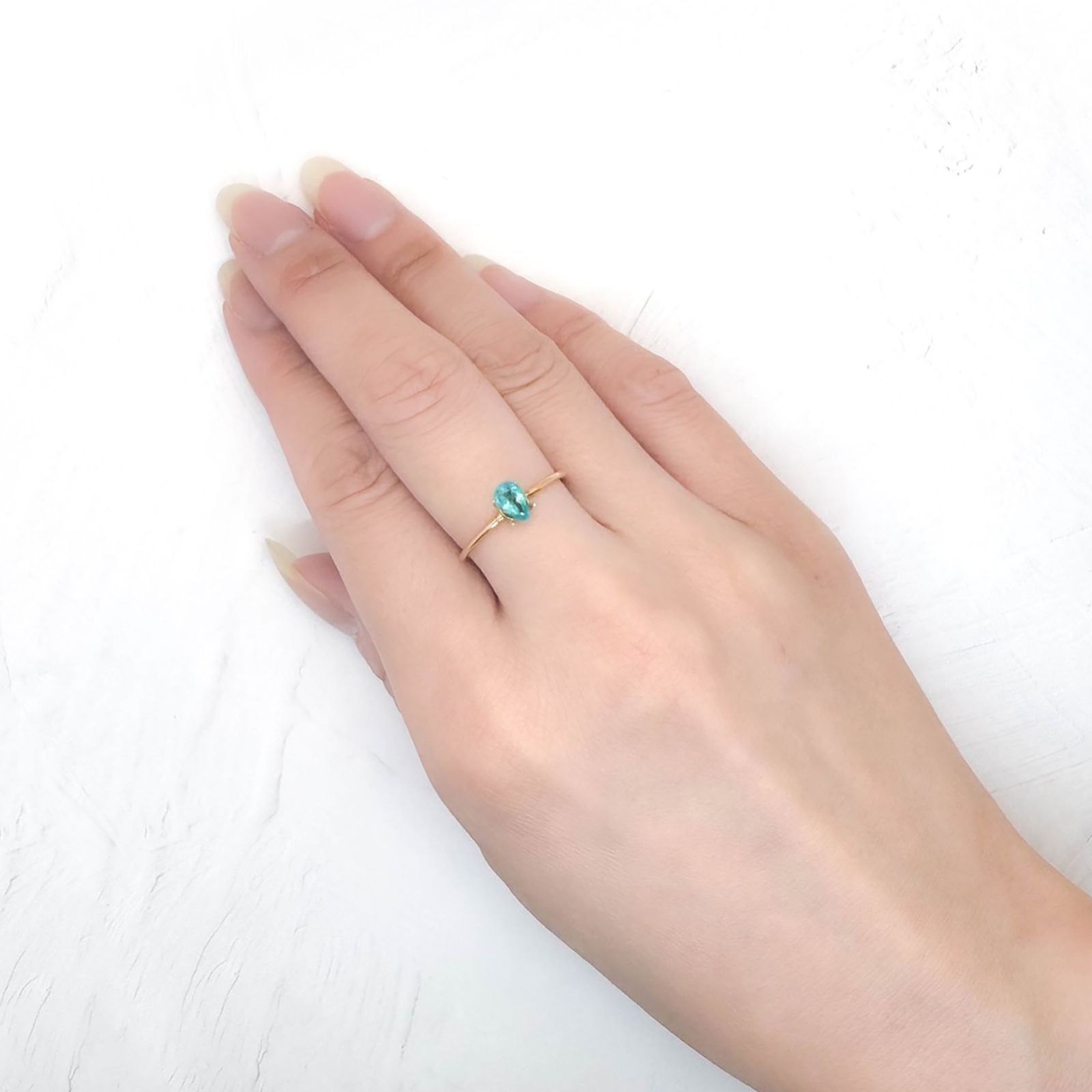 パライバトルマリン ブラジル・パライバ州バターリャ鉱山産 0.36ct / 6.1x3.9mm前後 [250931068]