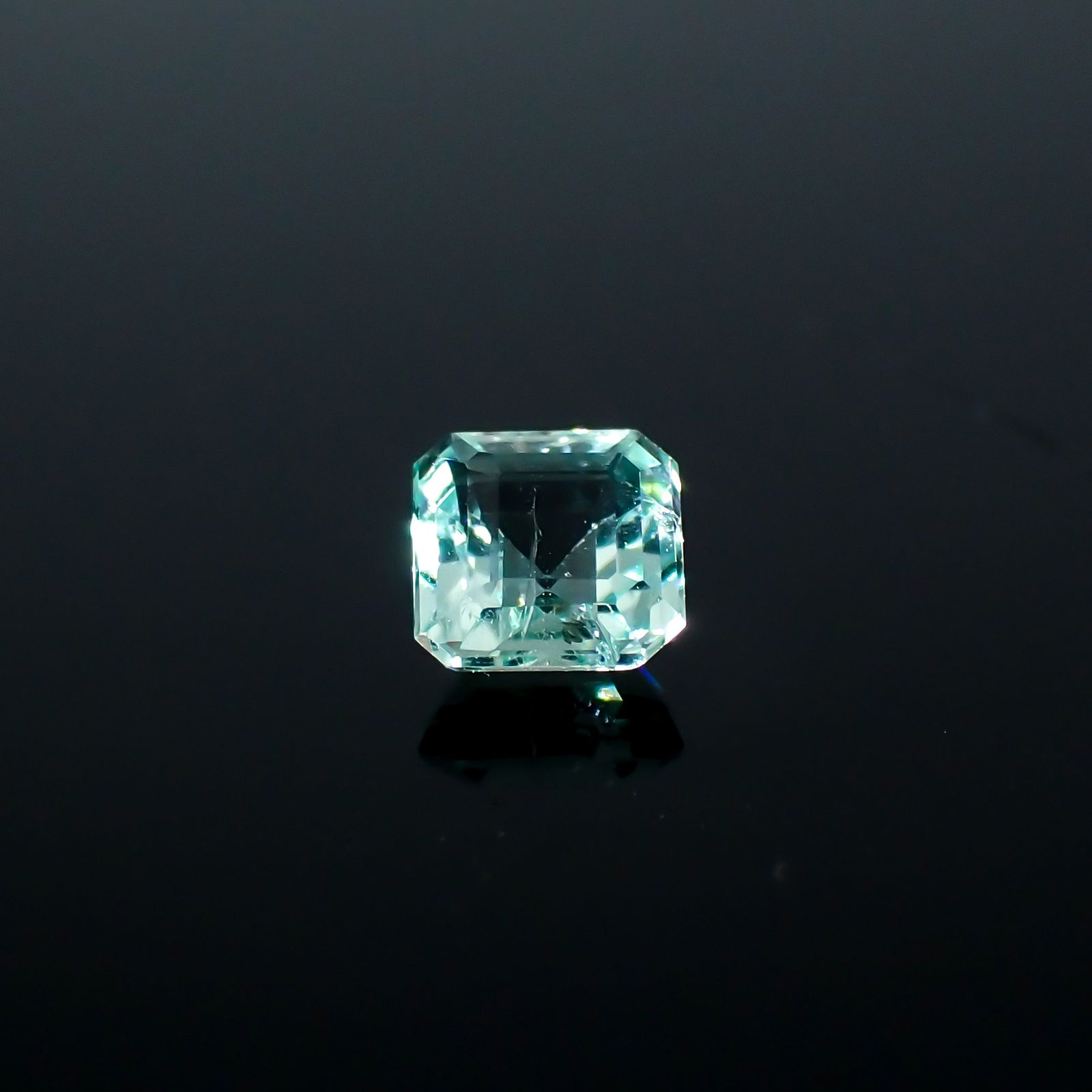 パステルカラーエメラルド コロンビア産 0.17ct[240225946]3.2x3.2mm前後