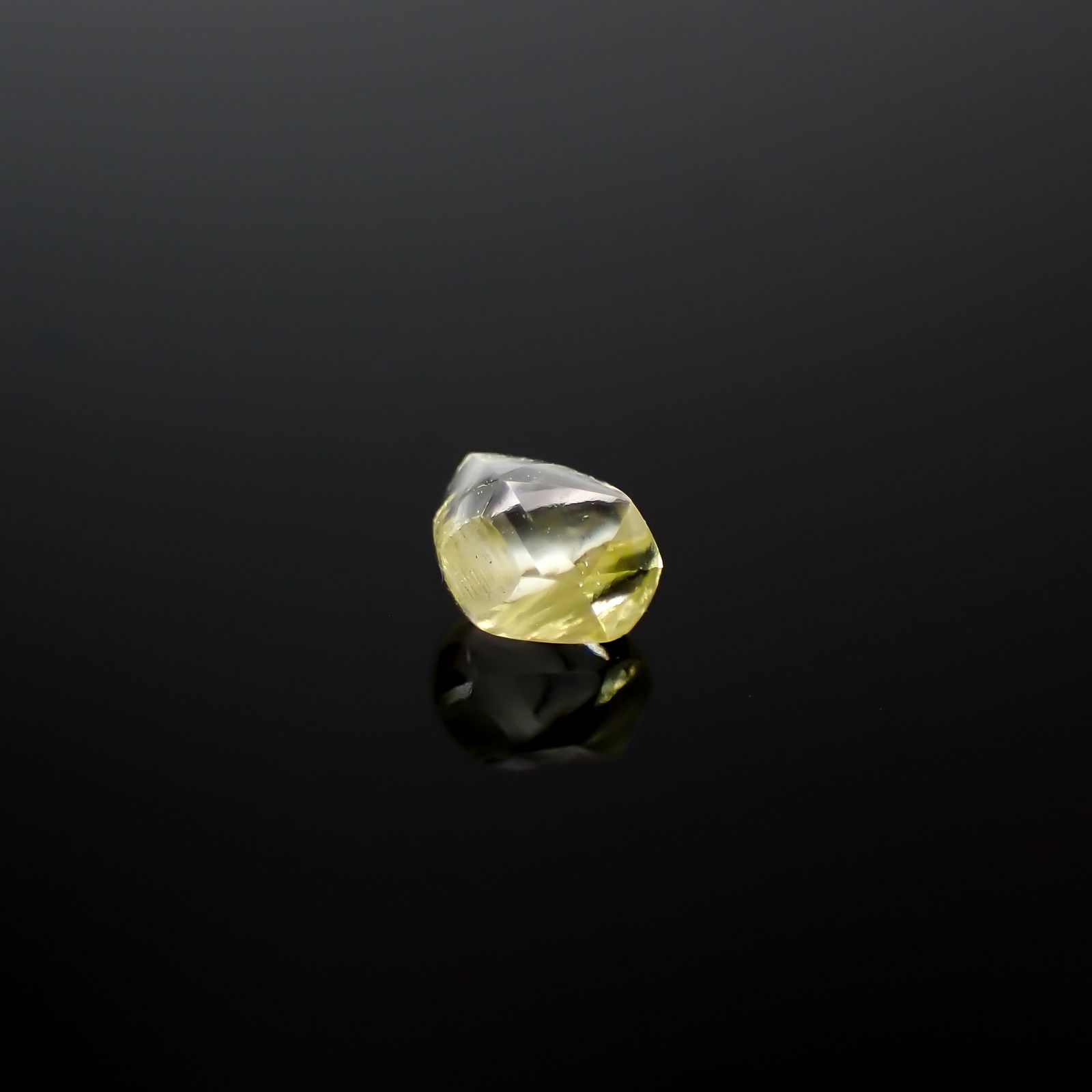 ソーヤブルダイヤモンド 原石 0.22ct[240326746]3.2x3.1mm前後