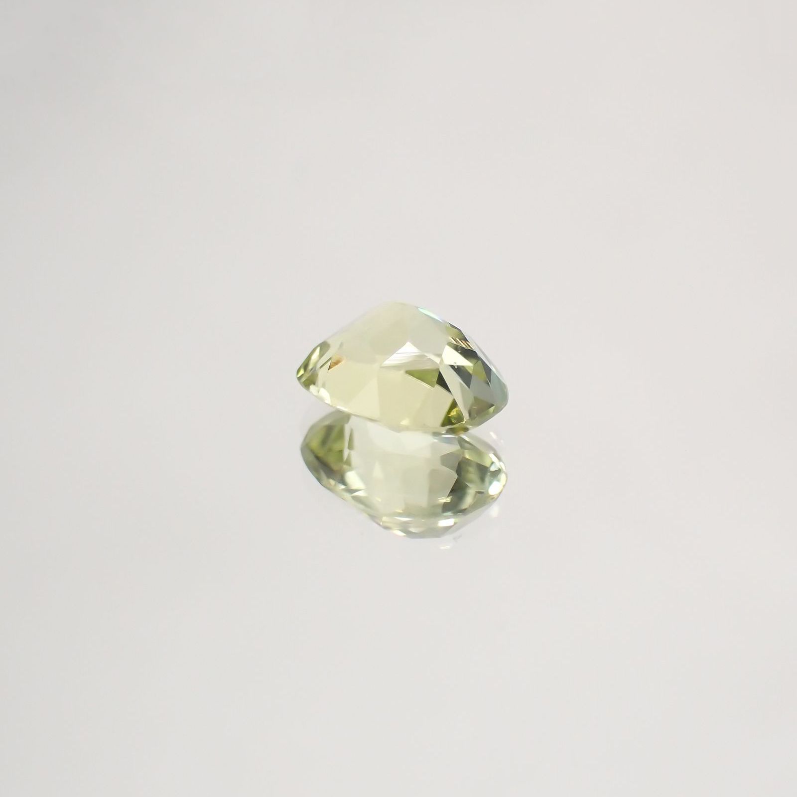 シリマナイト(宝石名シリマナイト) インド産 1.24ct 識別済[210810683]7.9×6mm前後