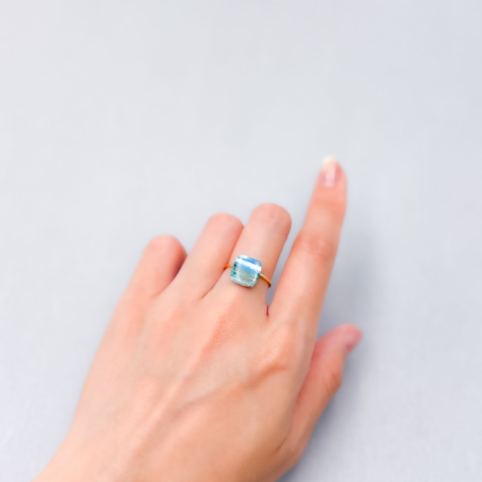 ブルーオパール ペルー産 2.77ct [250430261]10.1x10mm前後