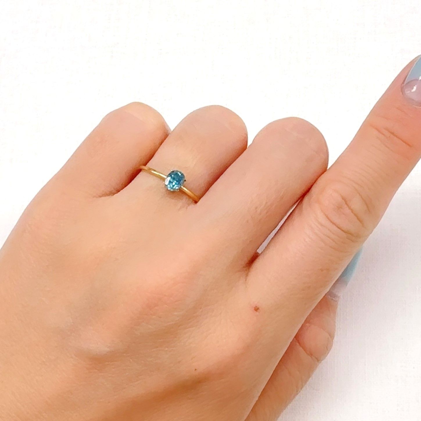 ブルージルコン カンボジア産 0.56ct[240728510]5.1x4.1mm前後