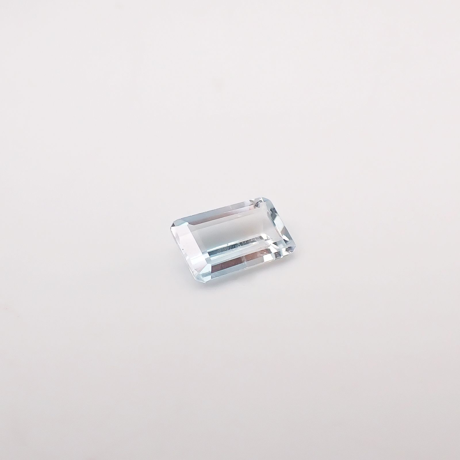 バイカラートパーズ 非加熱 ブラジル産 1.08ct / 7.8x4.9mm前後 [260331801]