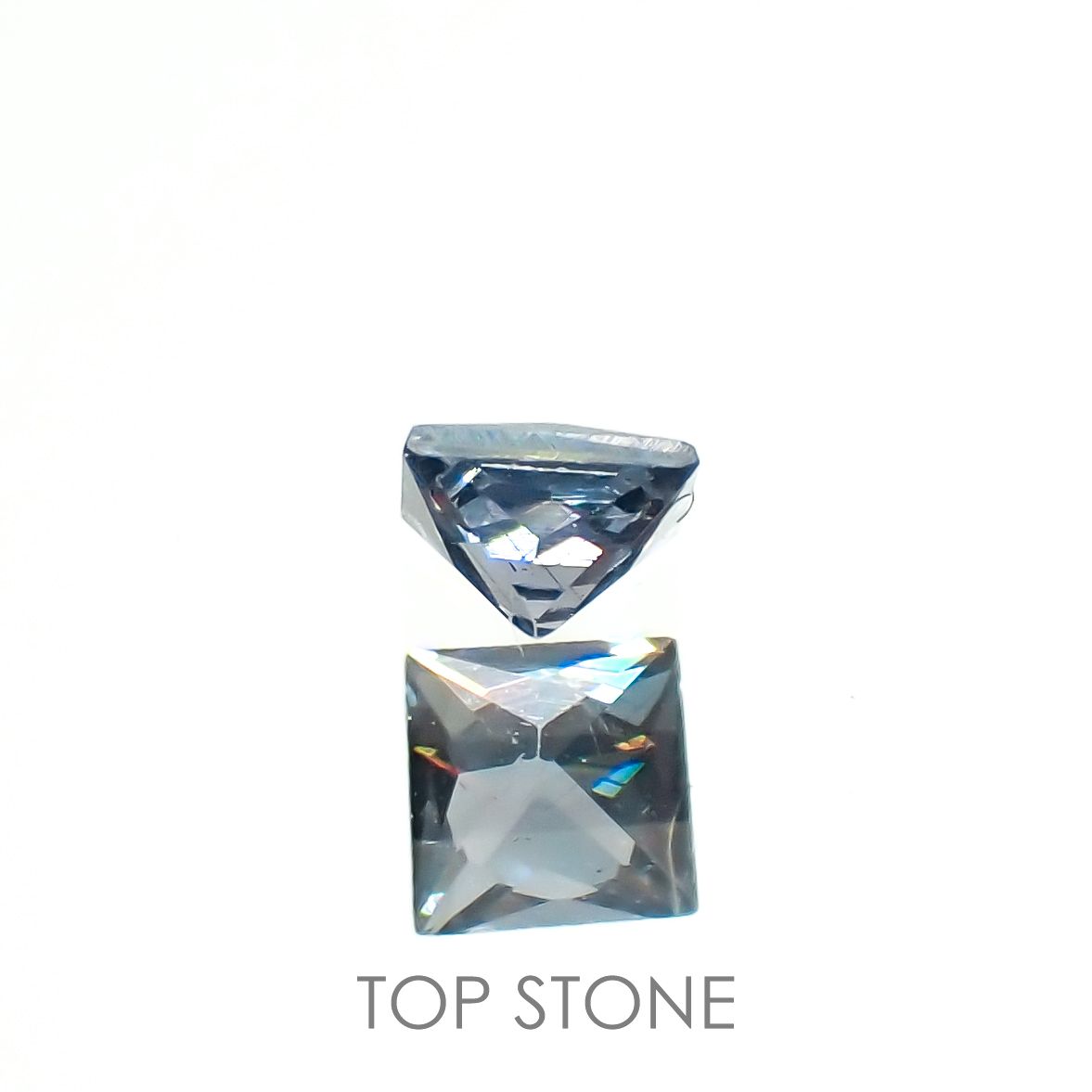 ◇プリンセスカット◇カラーチェンジガーネット アレキタイプ(宝石名ガーネット)マダガスカル・ベキリー産 0.093ct 識別済[221119058]2.4x2.4mm前後