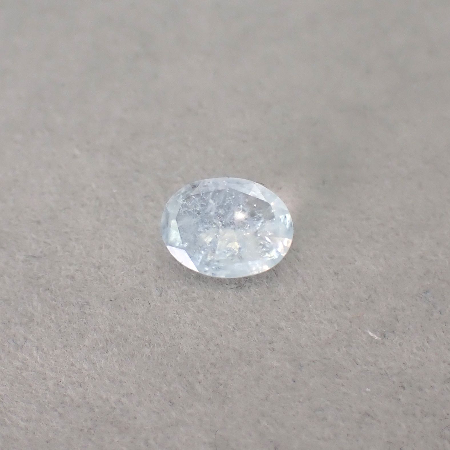 イリデッセンスアクアマリン ブラジル産 1.03ct / 8.7x6.7mm前後 [250730847]