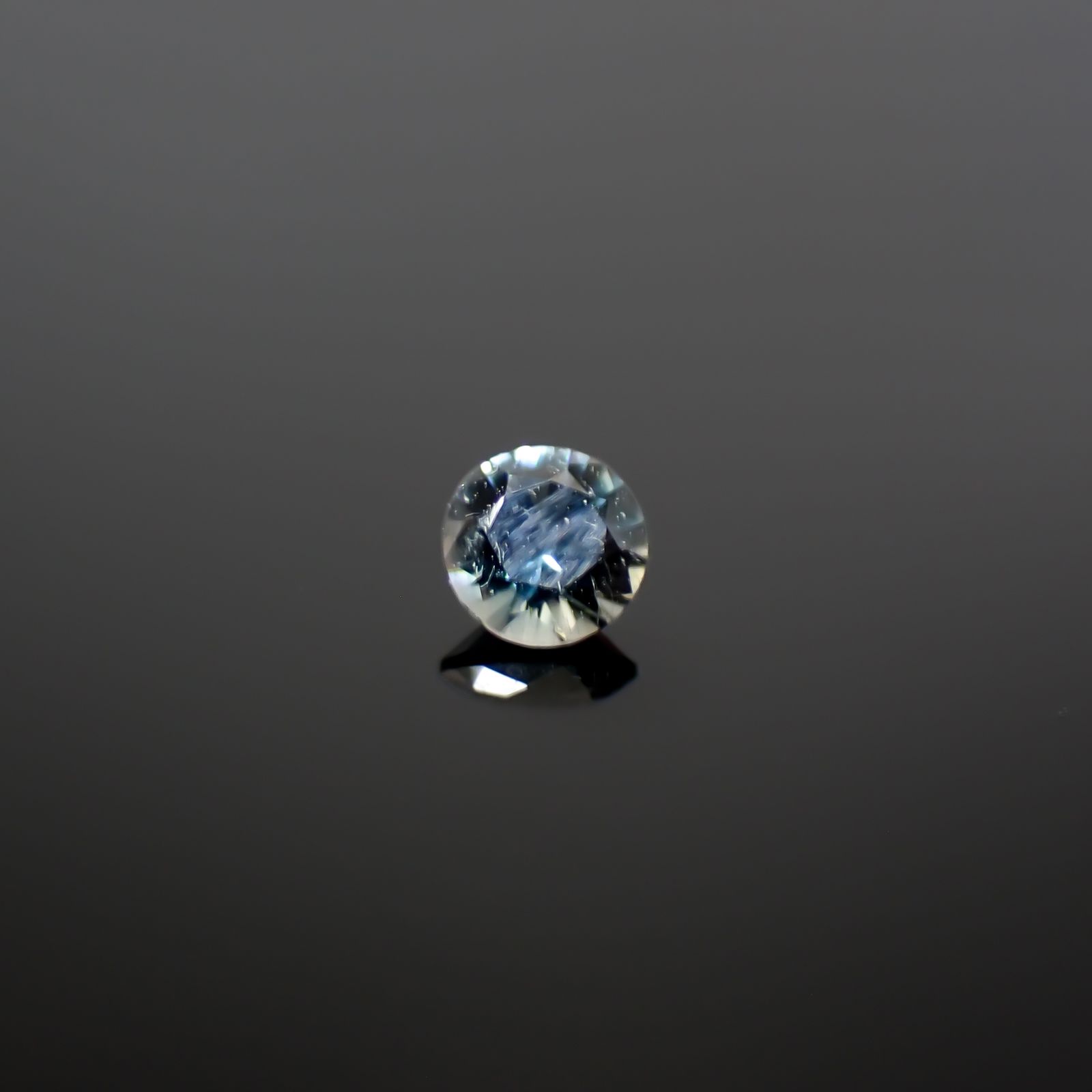 サファリン スリランカ産 0.15ct / 3.3x3.2mm前後 [260432048]