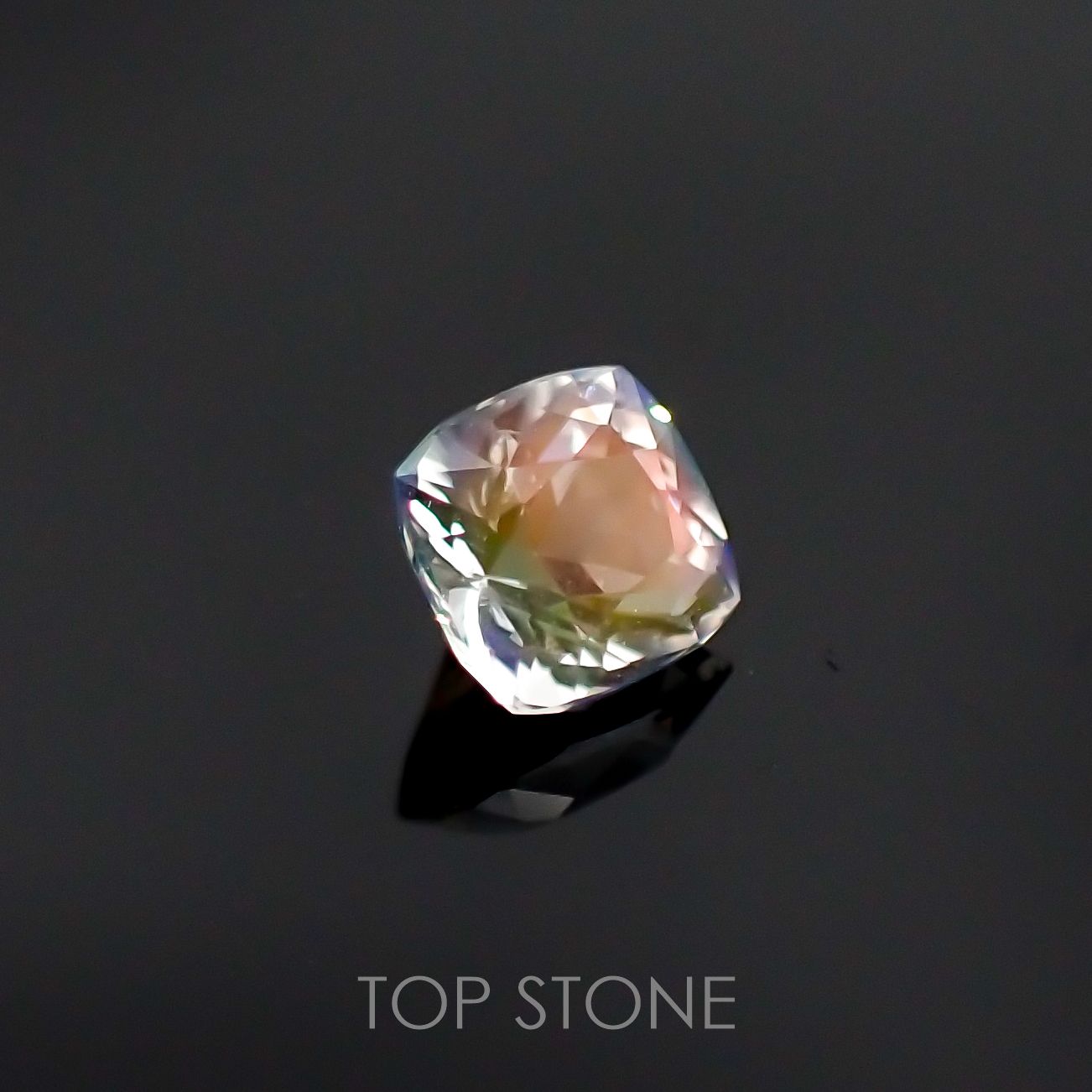 レインボームーンストーン(アンデシンラブラドライト) マダガスカル産 ルース 0.36ct[210611269]4.5×4.2mm前後