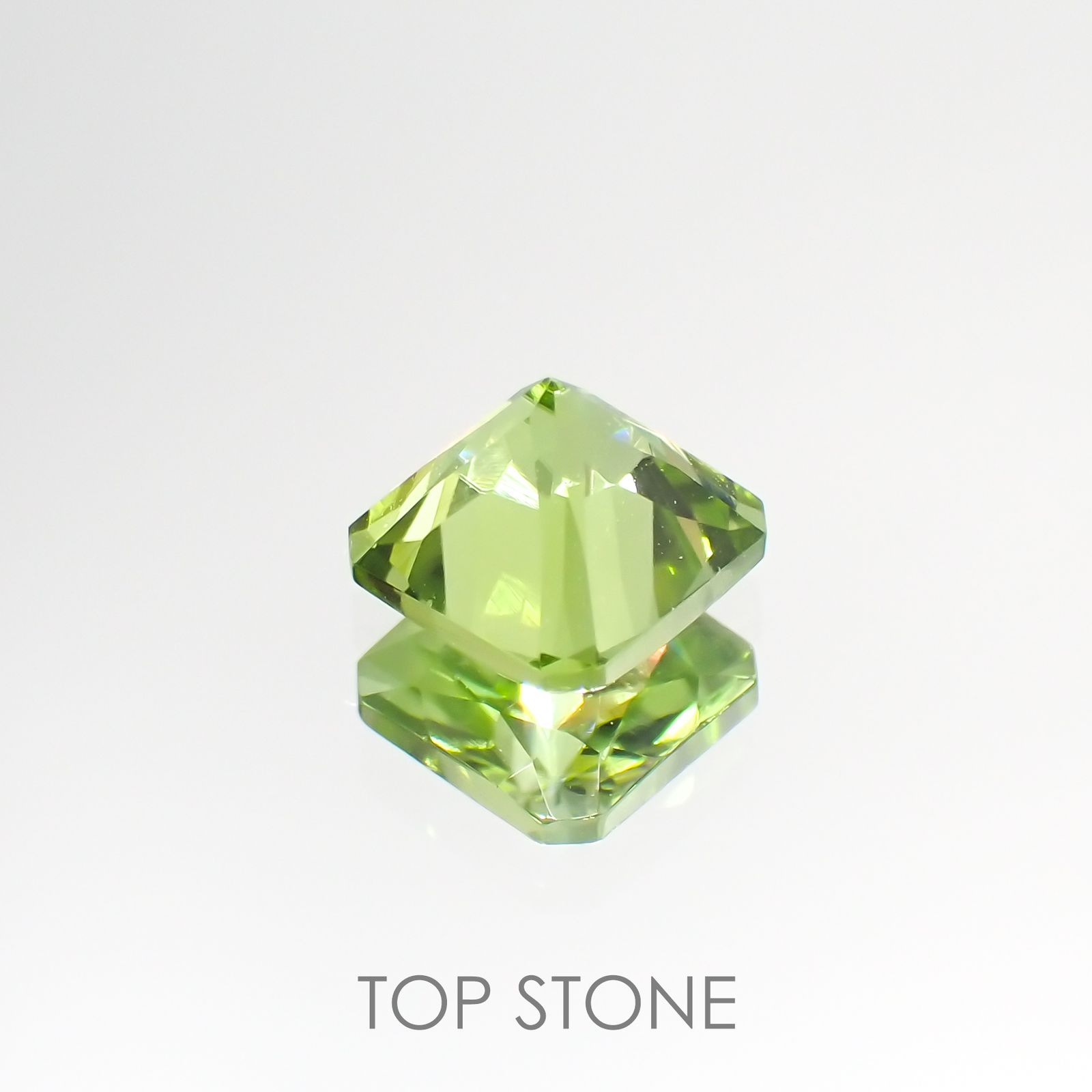 ◇アッシャーカット◇ペリドット(宝石名ペリドット) パキスタン産 1.36ct 識別済[210913484]6.2×6.2mm前後