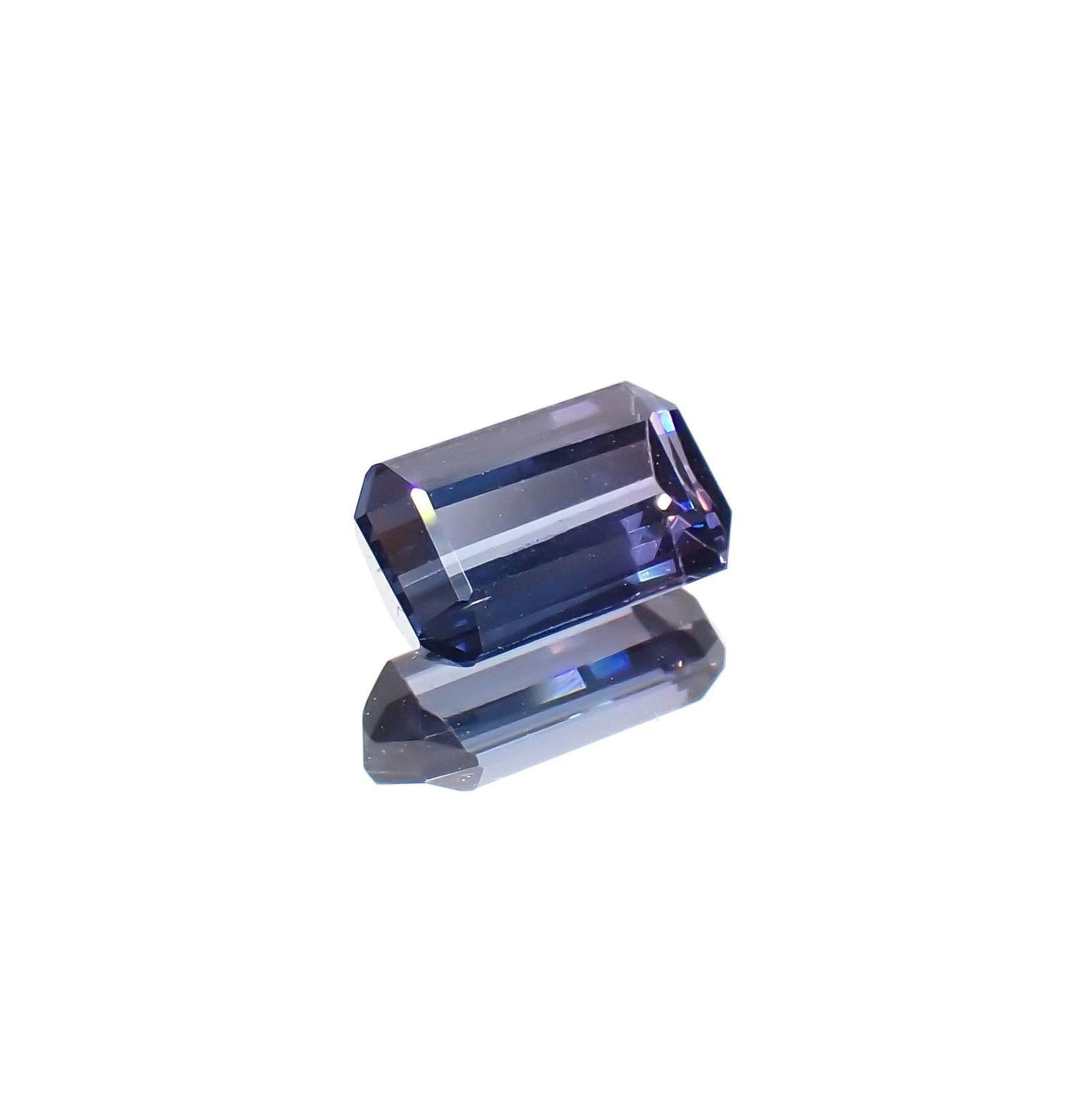 バイカラースピネル(宝石名スピネル)タンザニア/マダガスカル産 ソ付(彩珠) 1.007ct / 7.1x4.3mm前後 [230722680]