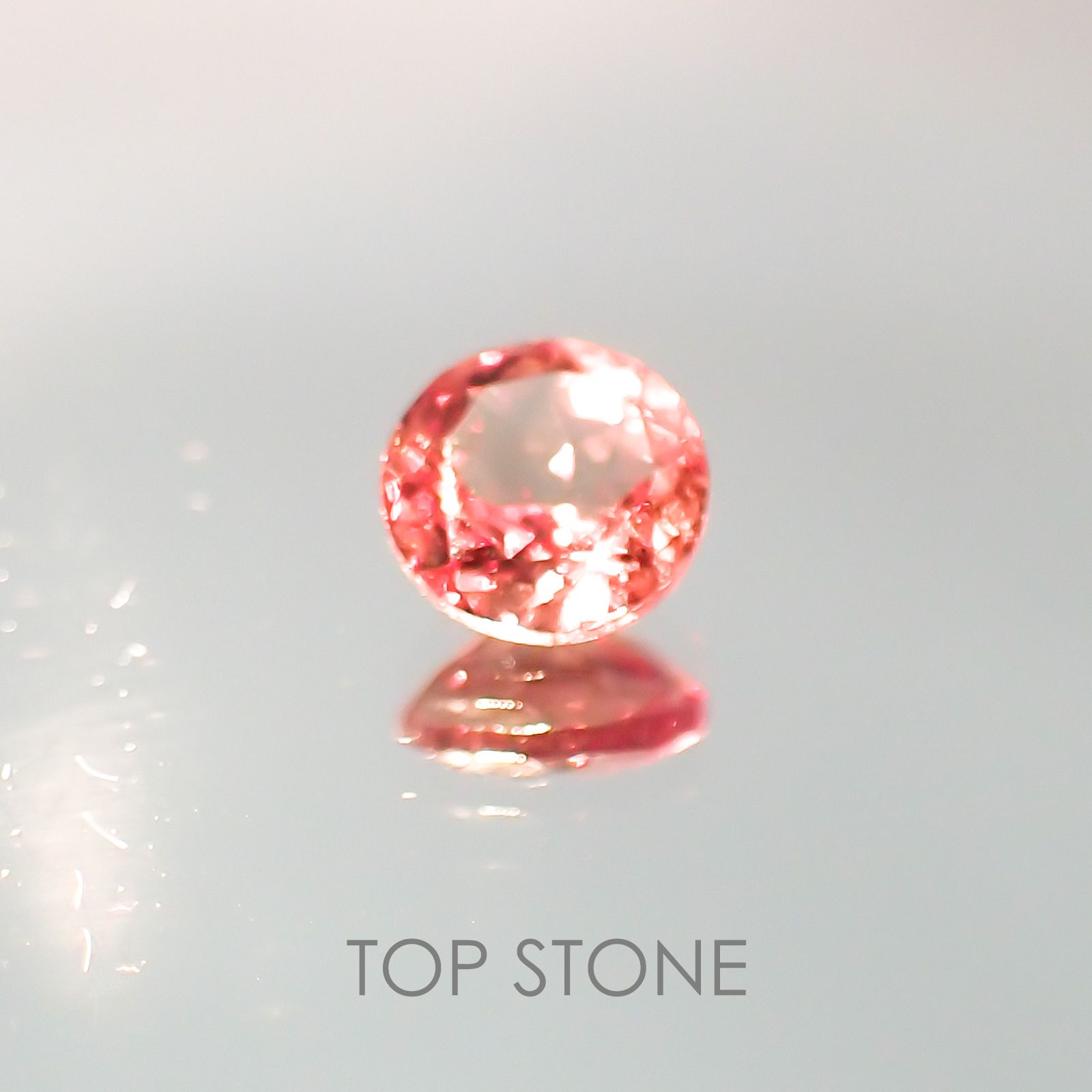 カラーチェンジ マラヤガーネット タンザニア産 ルース 0.6ct[20117761]5.1×5.1mm前後