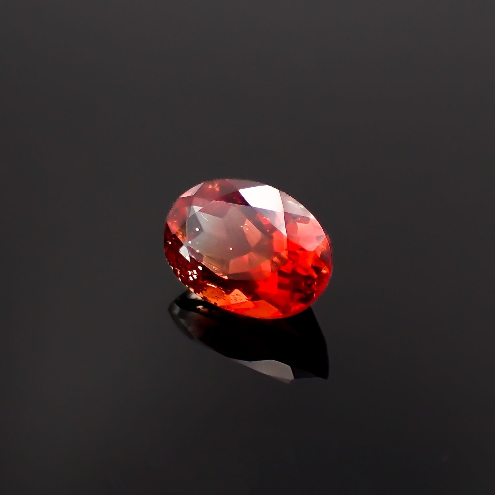 オレゴンサンストーン アメリカ・オレゴン州産 0.77ct / 7x4.8mm前後 [230119977]