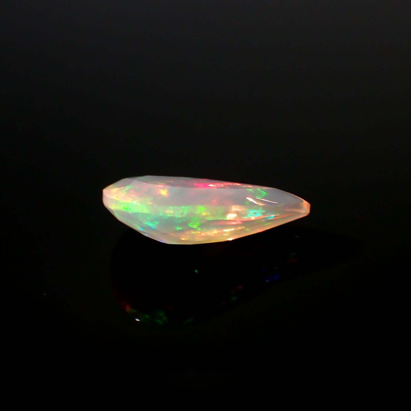 エチオピアオパール(宝石名オパール)エチオピア産 0.99ct 識別済[230722908]11.4x7.1mm前後