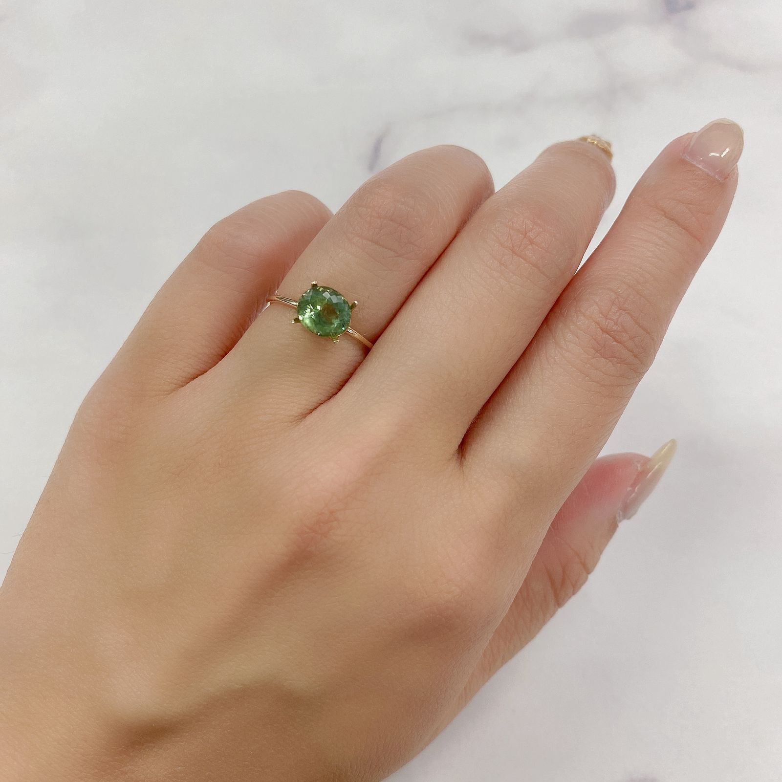 グリーンアパタイト(宝石名アパタイト) マダガスカル産 1.73ct 識別済[20106880]7.3×6.4mm前後