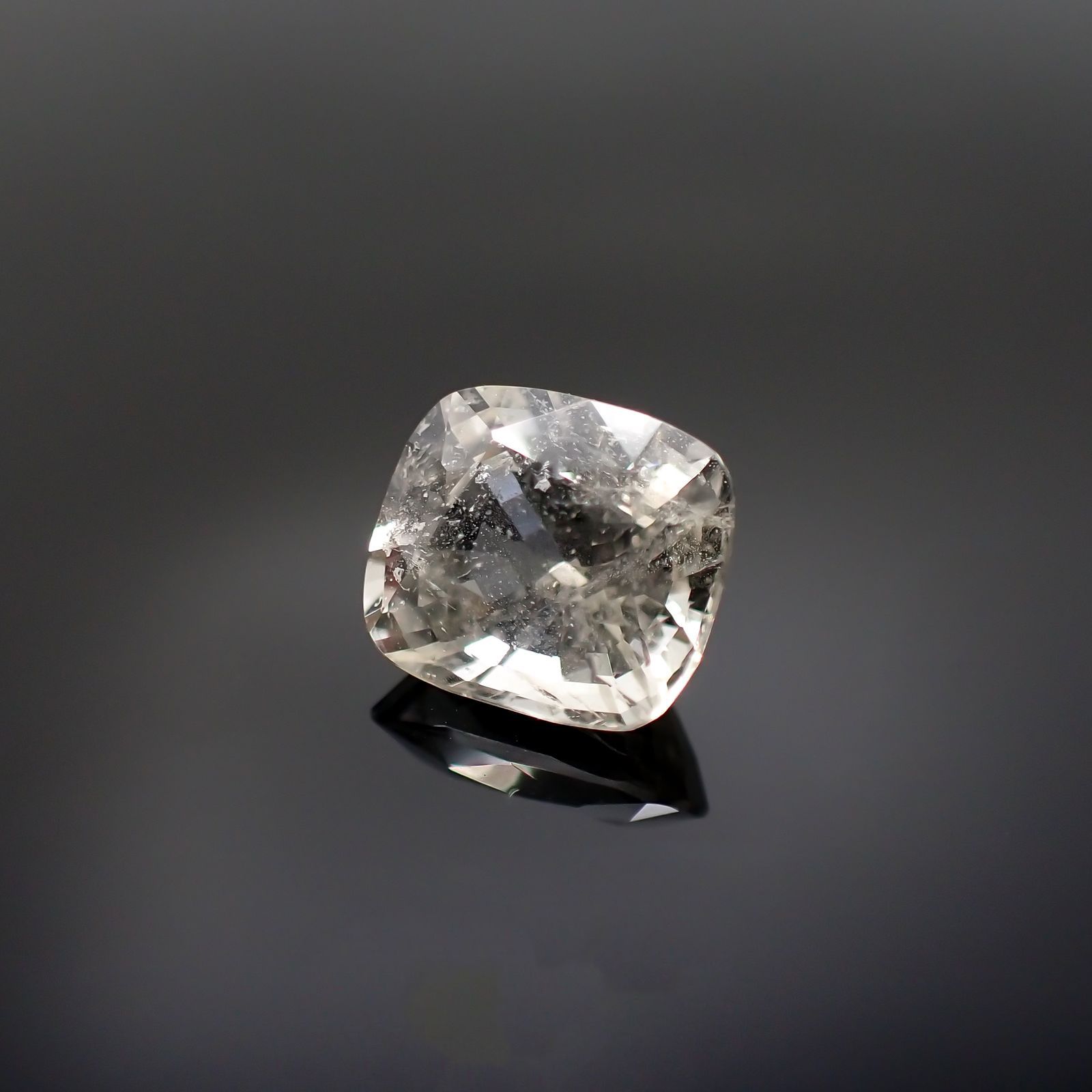ジェレメジェバイト(宝石名エレメージェバイト) ビルマ産 2.583ct ソ付(彩珠)[19111877]7.5×8.6mm前後