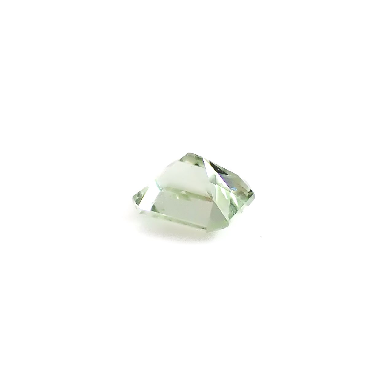 ミントガーネット タンザニア産 0.37ct / 4.3x3.5mm前後 [260932682]