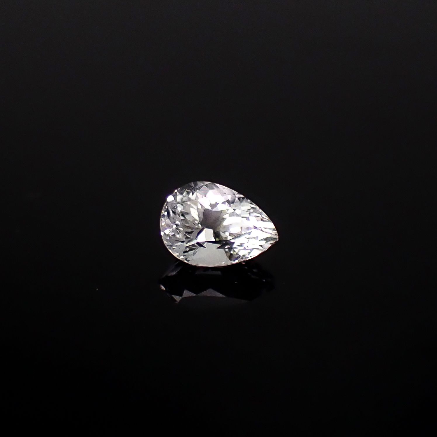 フェナカイト ロシア産 0.66ct / 6.7x4.8mm前後 [260231711]